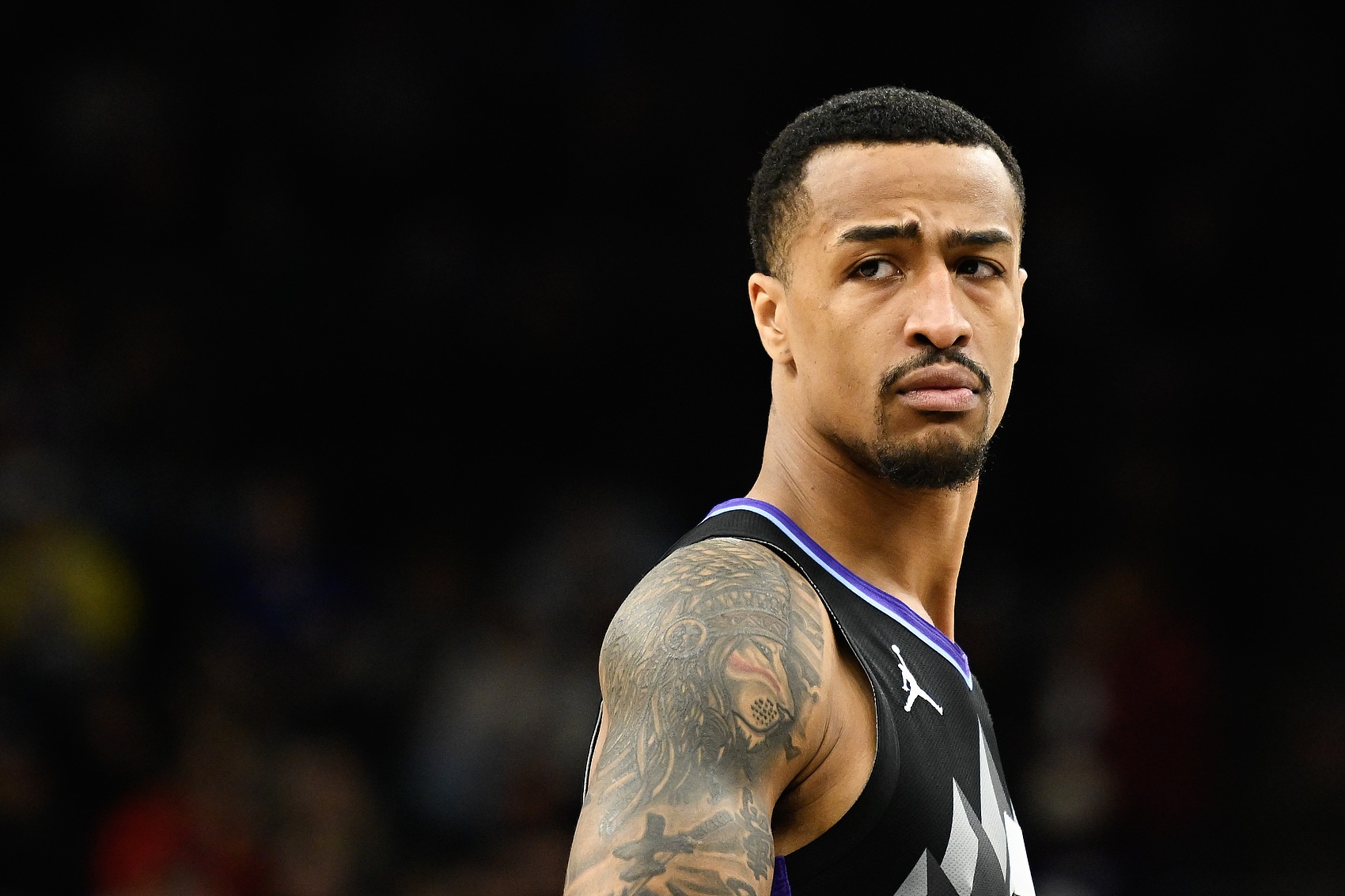 大前鋒來(lái)了！約翰-科林斯24-25賽季場(chǎng)均19+8 三分命中率39.9%