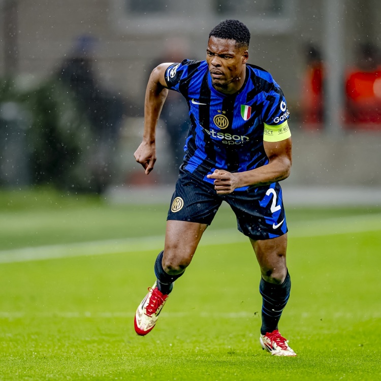 米體：巴薩曼城均有意國米后衛鄧弗里斯，球員解約金2500萬(wàn)歐元