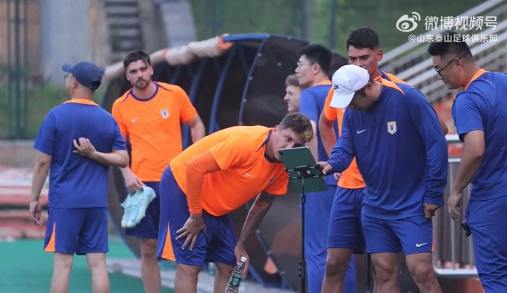 山東泰山官方曬訓練視頻，球員已在韓鵬教練組帶領(lǐng)下進(jìn)行訓練