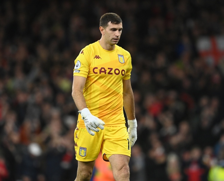 薩哈：大馬丁撲救頂級，腳下不算突出但我看奧納納也沒(méi)好到哪去