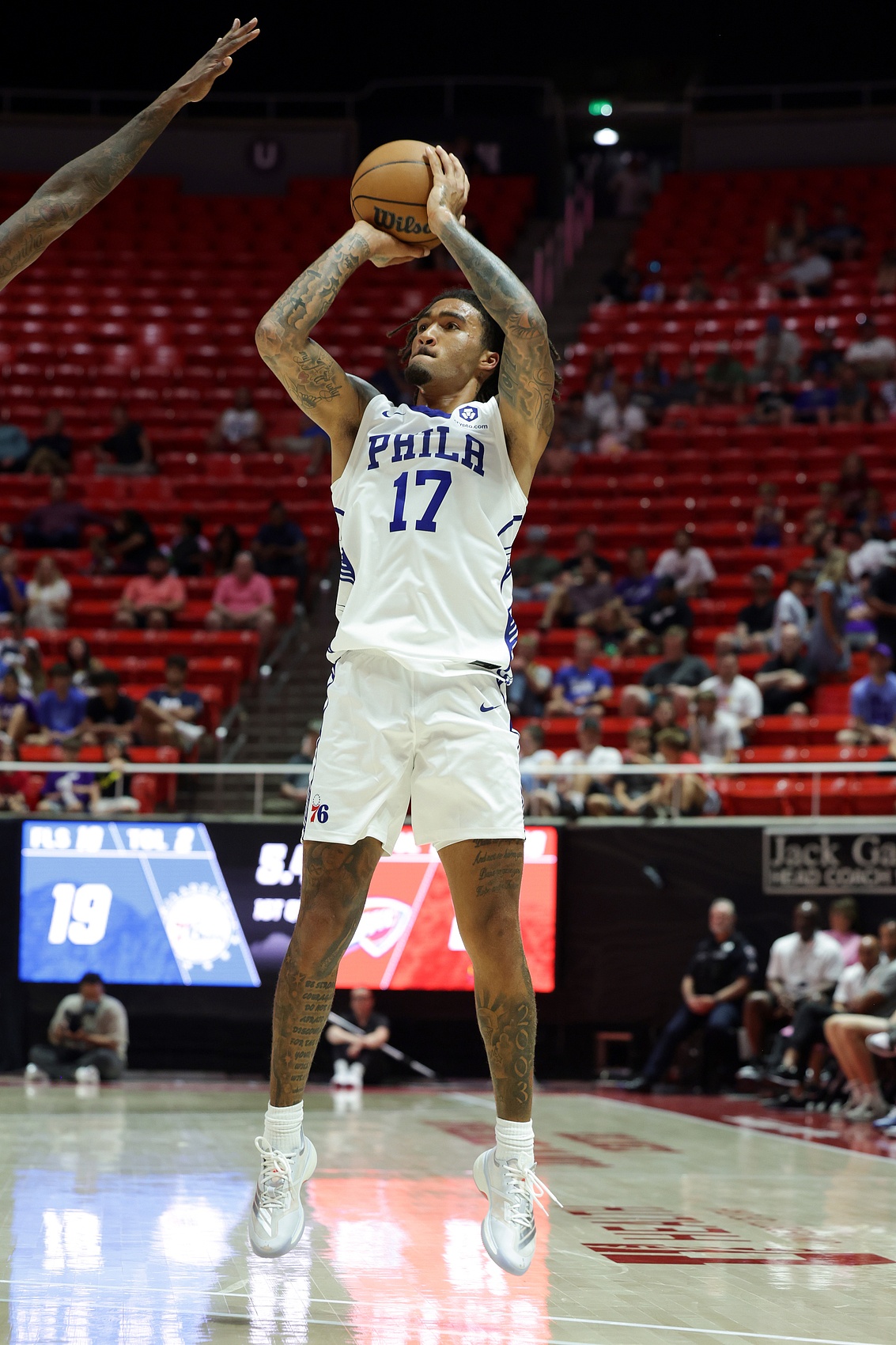 效率挺高！席菲諾10中6拿到17分3板 三分2中2&但有6失誤