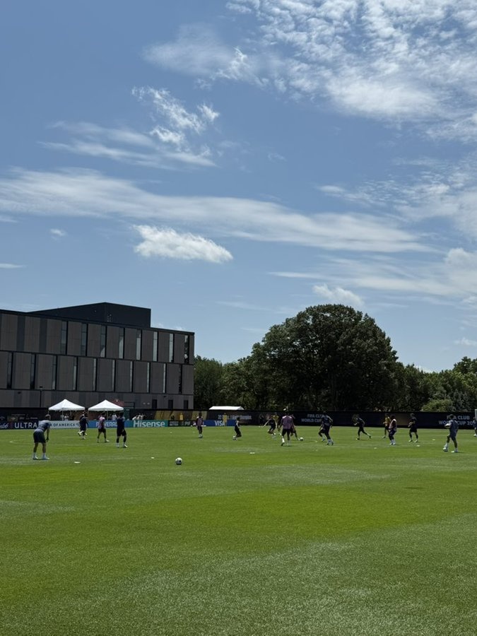 記者報巴黎訓練：金彭貝缺席、莫斯卡多單獨訓練，其他球員都在