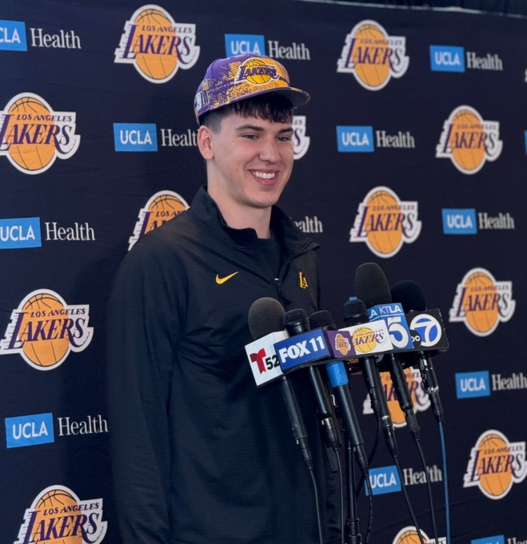 拉拉維亞：我爸爸是魔術(shù)師的忠實(shí)粉絲 聽(tīng)到我來(lái)湖人他幾乎要哭了