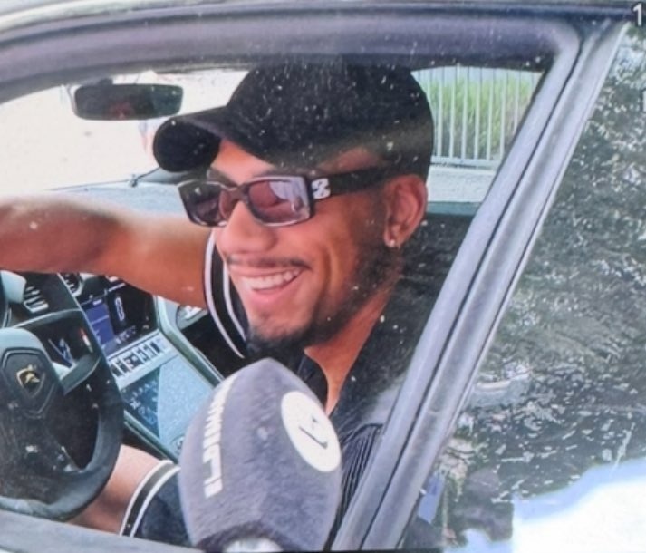 會(huì )留在巴薩嗎？阿勞霍回應球迷：就我而言，會(huì )的