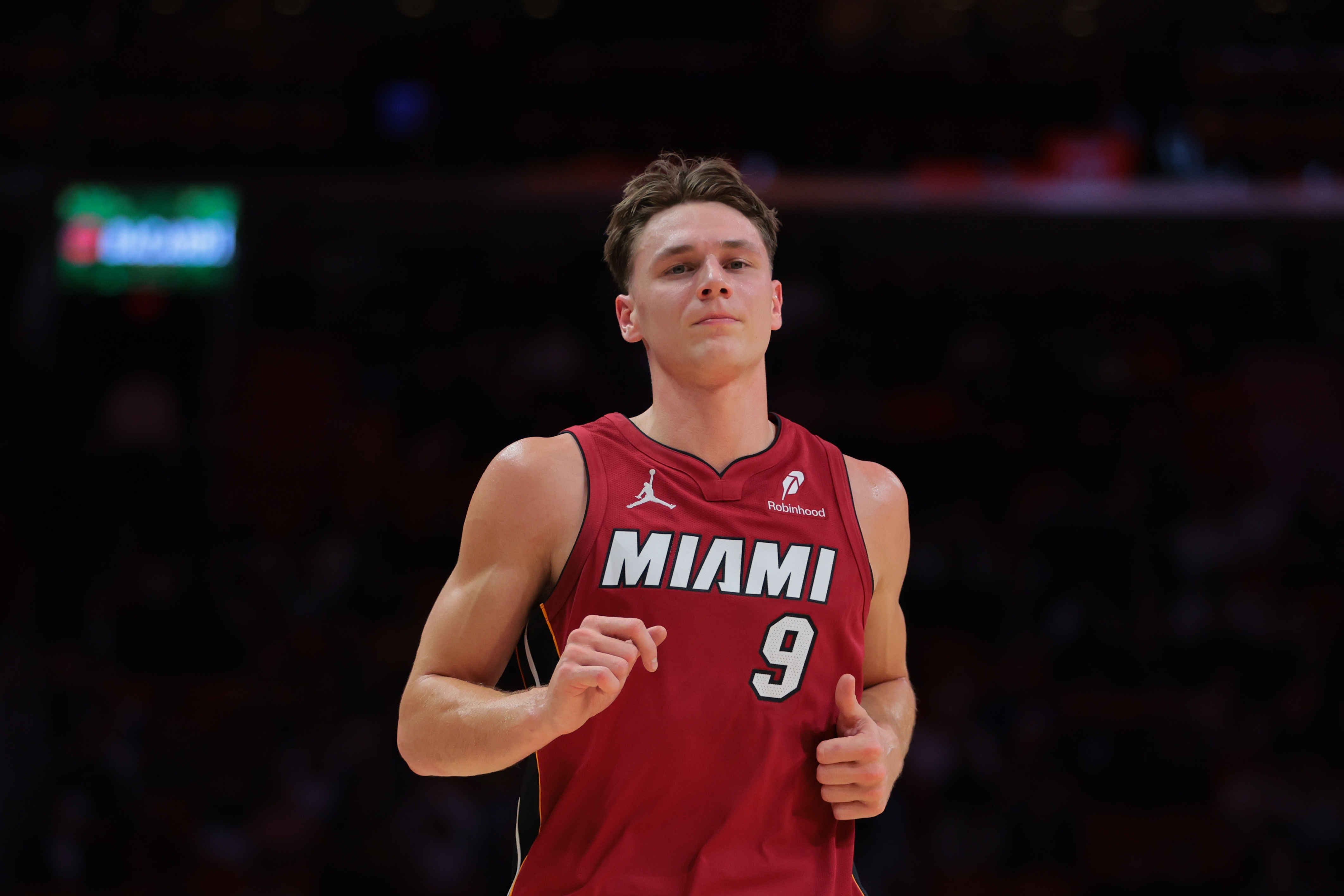 正負值+29冠絕全場(chǎng)！拉松10中5拿到15分5板4助 罰球5中4