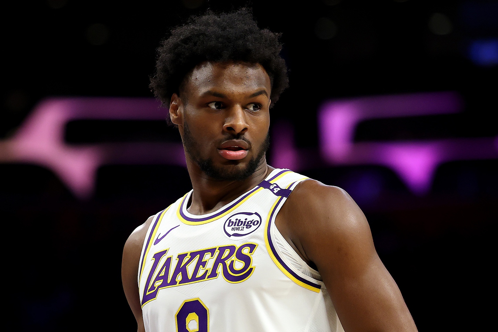 手感一般但全面！布朗尼半場(chǎng)4中1拿到2分2板1助2斷