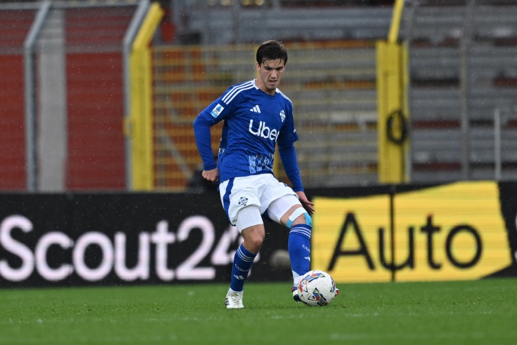 羅馬諾：科莫商談引進(jìn)佩羅內、隆吉耶，但只會(huì )簽下其中一人