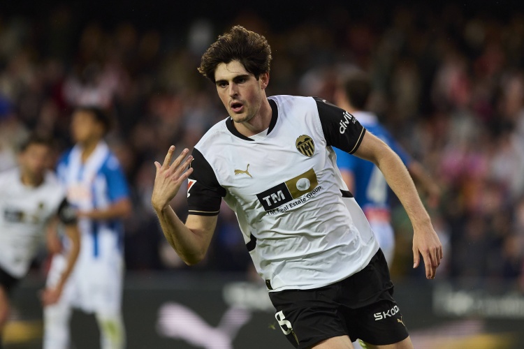 馬卡：哈維-格拉周四與瓦倫西亞會(huì )面談未來(lái)，曼聯(lián)&米蘭關(guān)注