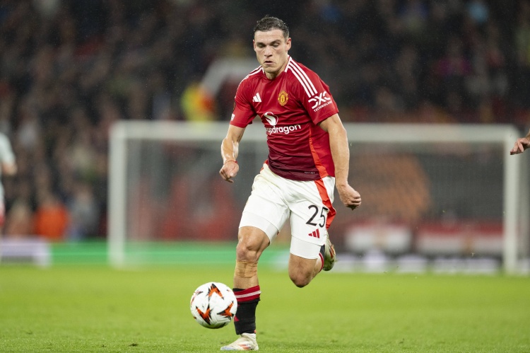 曼晚：烏加特可被視作一筆新援，今夏有了季前磨合期理應表現更好