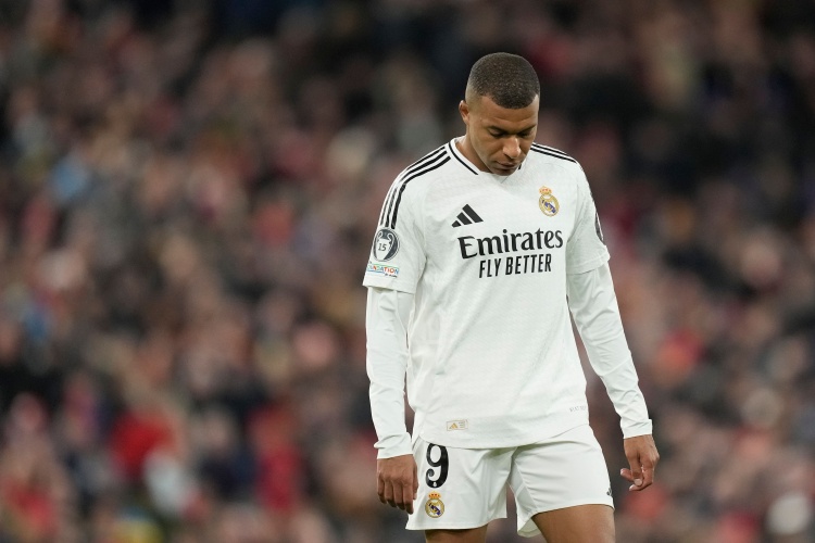 誰(shuí)能想到？姆巴佩1.8億身價(jià)免簽投皇馬四大皆空 巴黎奪歐冠+血洗