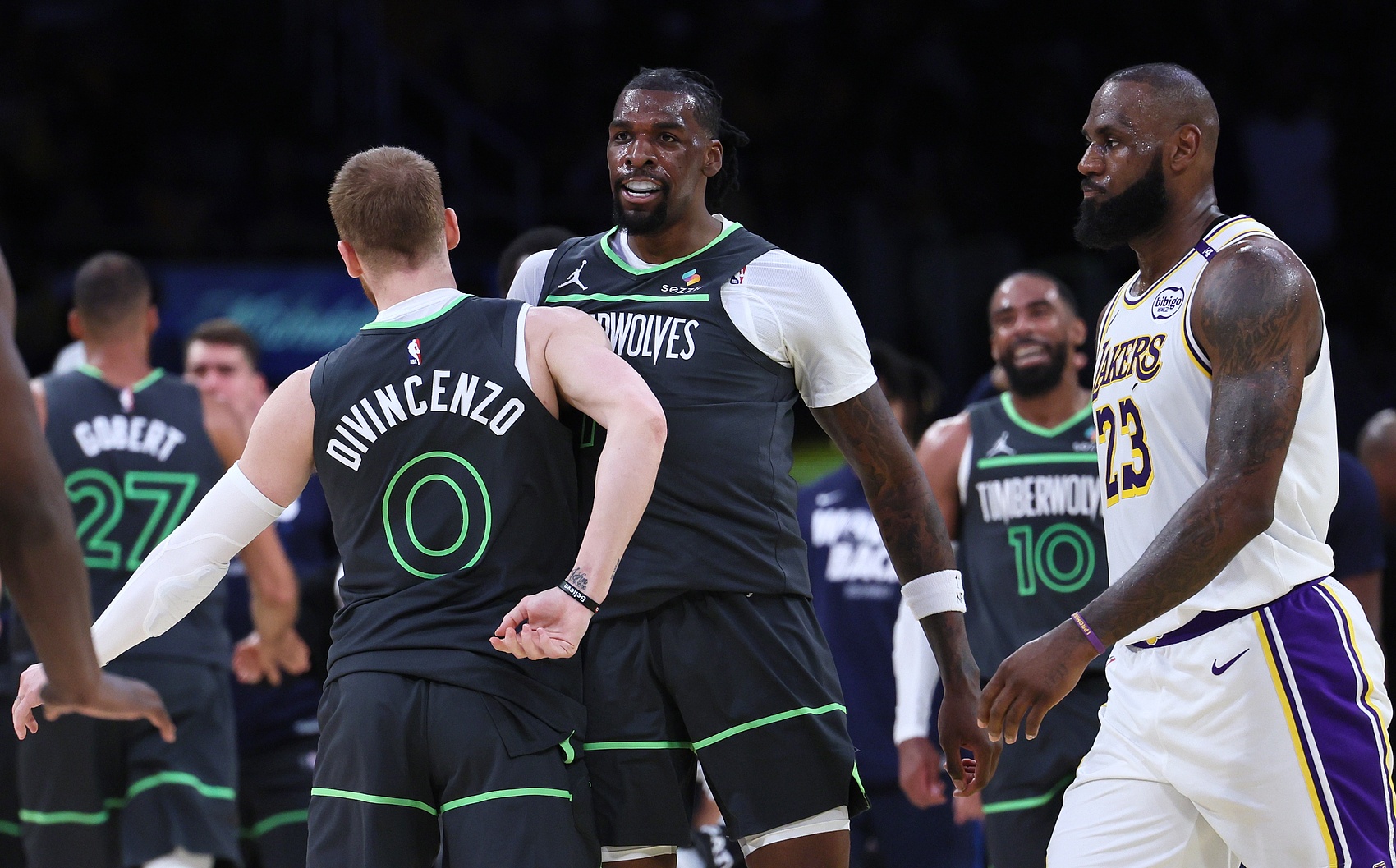 Skip：老詹撞了下本來(lái)啥事沒(méi)有 但被淘汰后甩鍋傷病是他常規操作