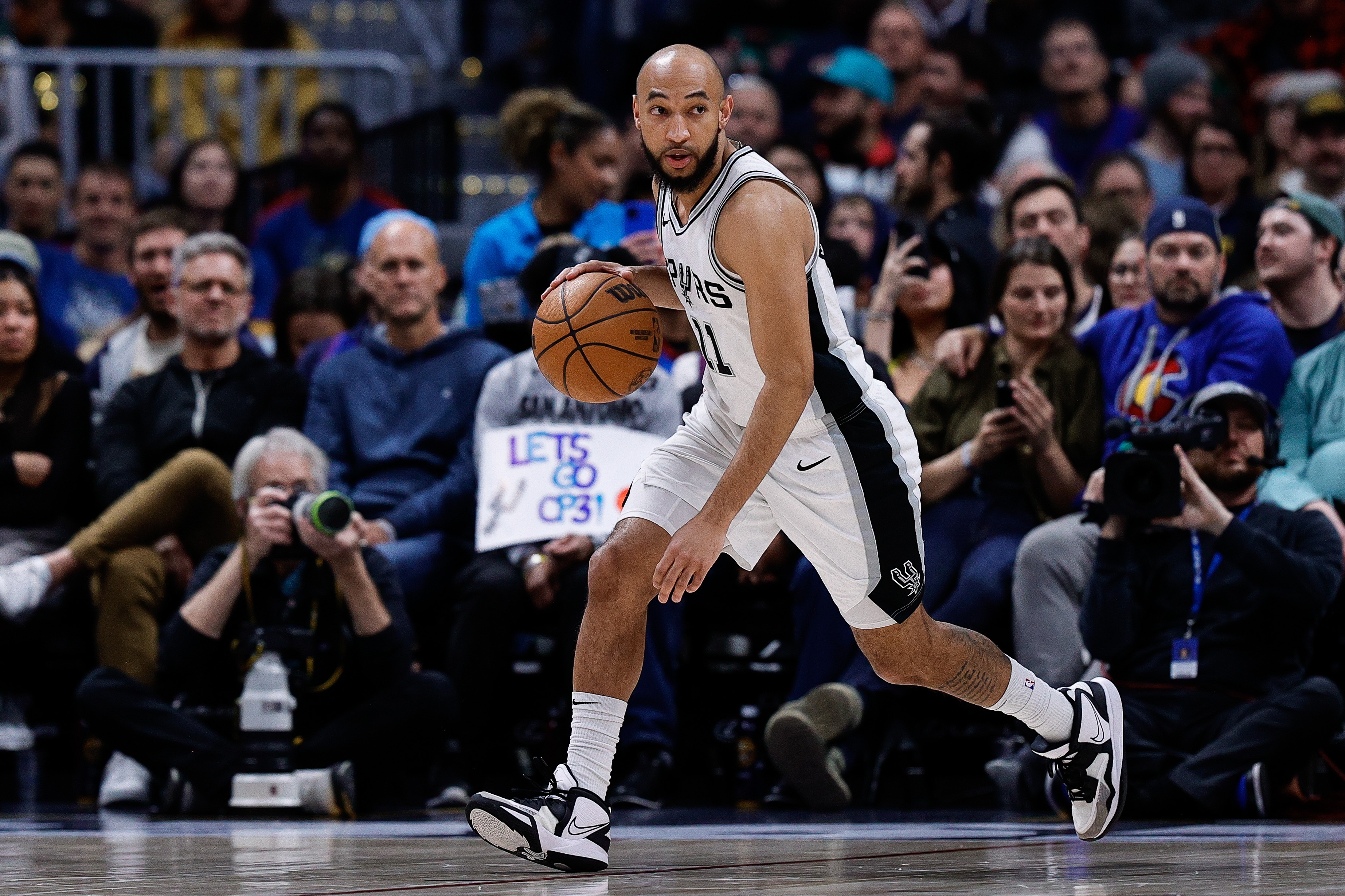 Shams：麥克勞林同意以1年300萬(wàn)美元的合同重回馬刺