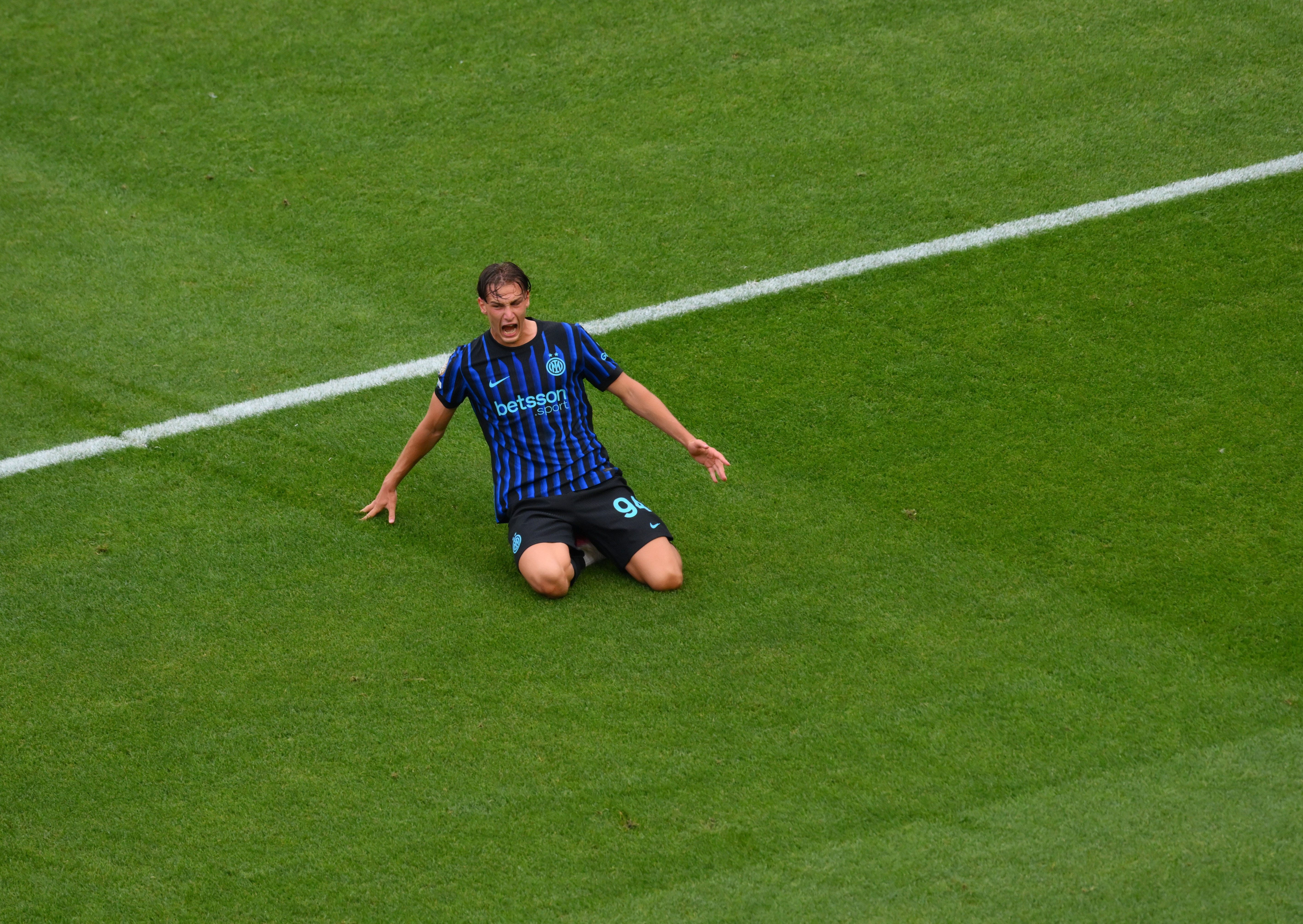 意媒：為了留下皮奧-埃斯波西托，國米拒絕了多達13家俱樂(lè )部報價(jià)