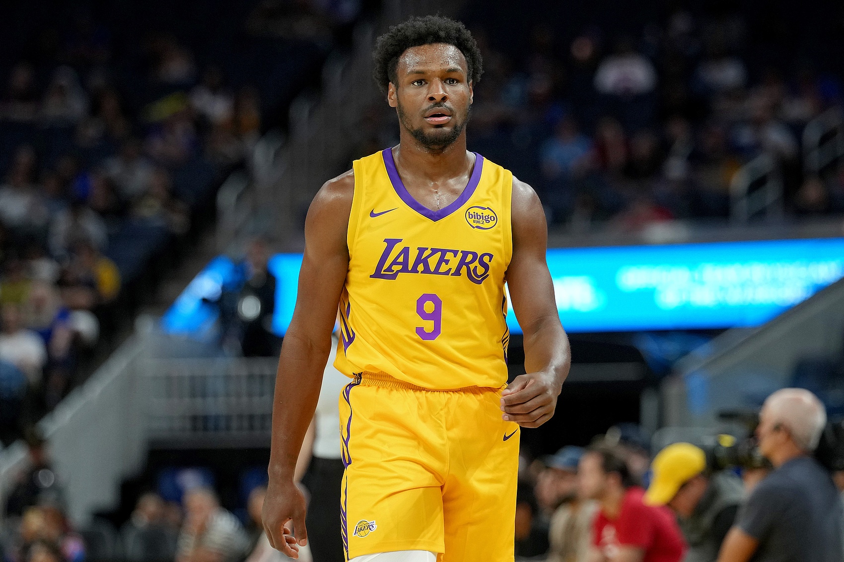 可圈可點(diǎn)！布朗尼半場(chǎng)10分鐘4中2高效貢獻8分1助 罰球4中3