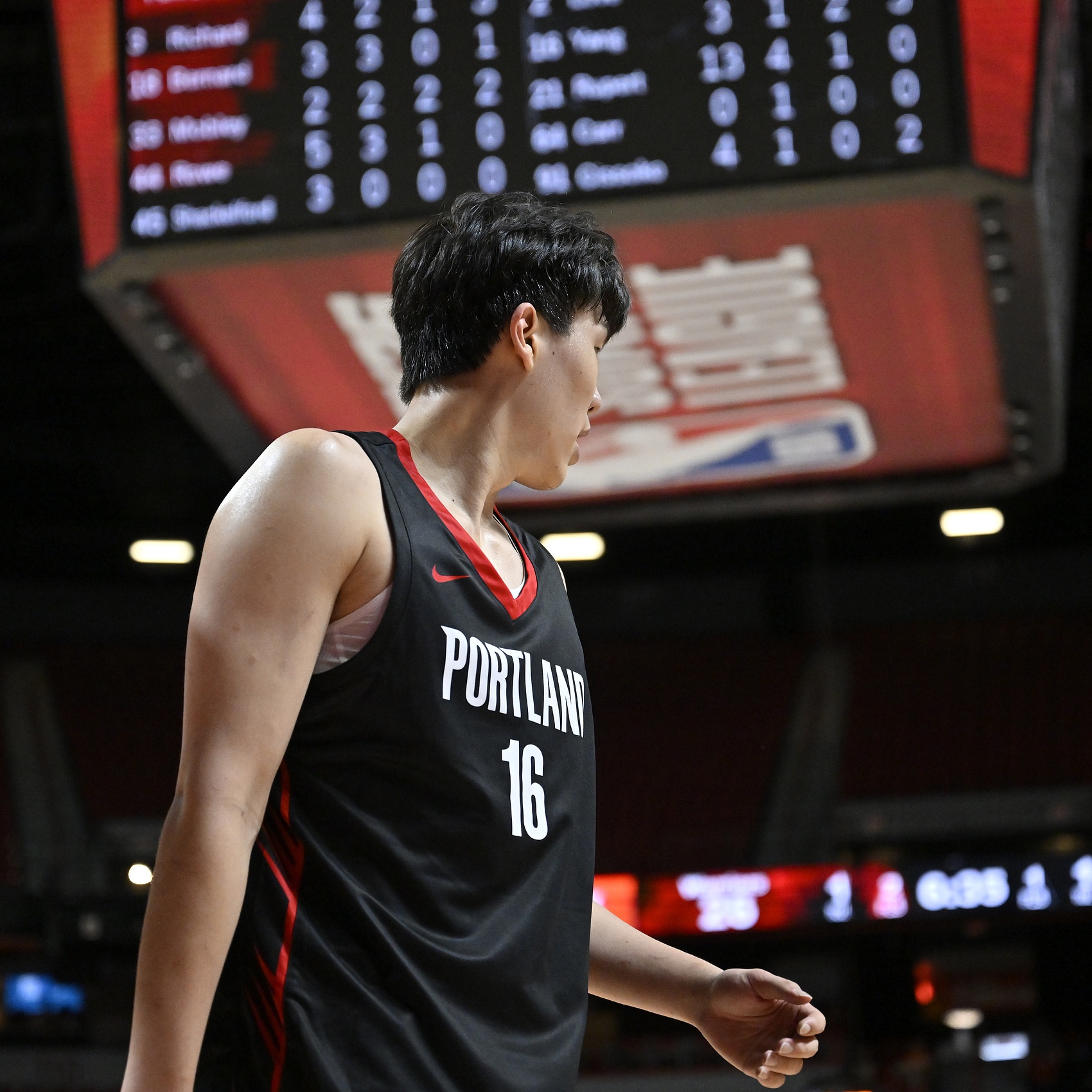 媒體人：驚艷的不是楊瀚森的三分/妙傳 而是誤判后全場(chǎng)爆發(fā)的噓聲