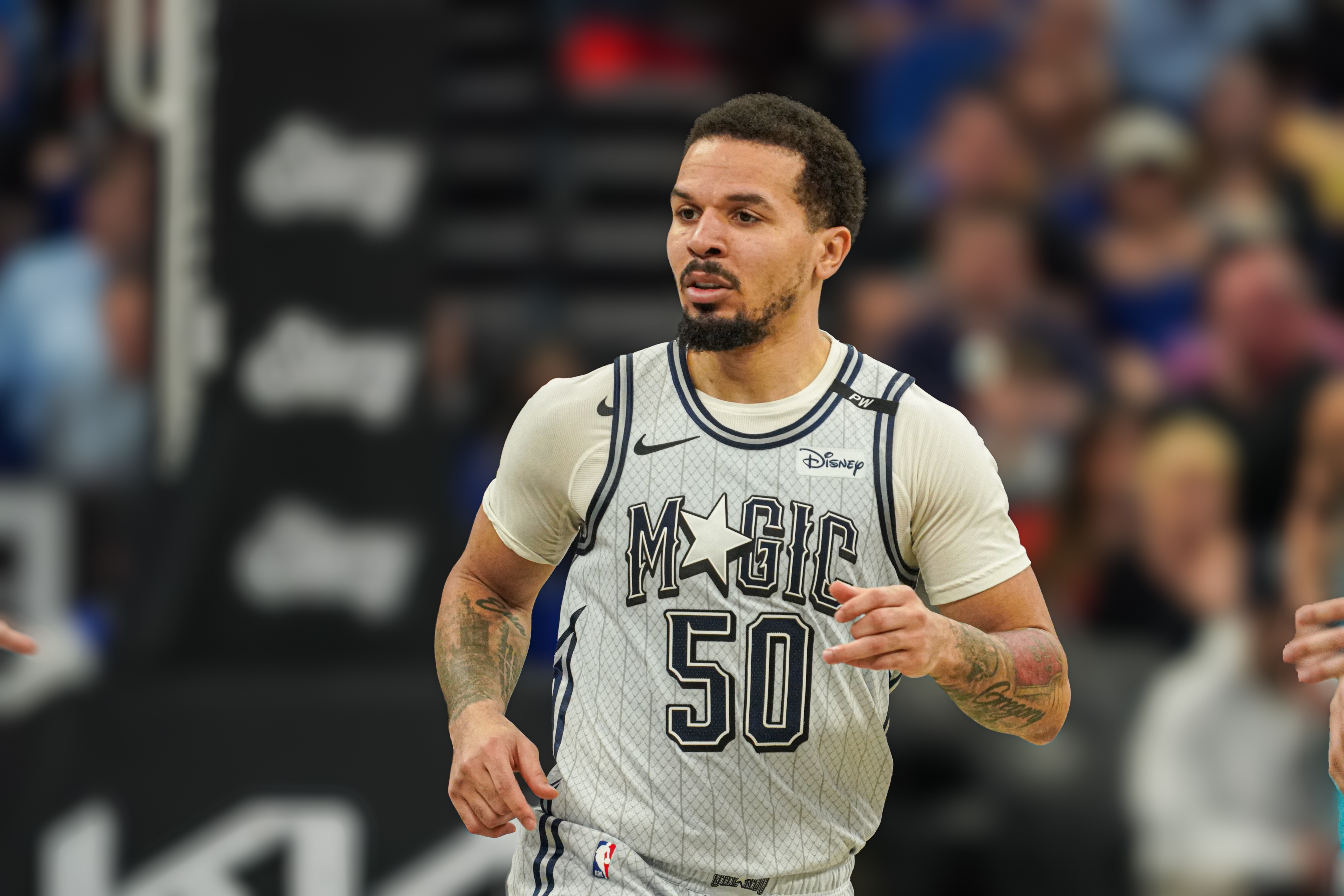 將加盟雄鹿！官宣：灰熊正式和科爾-安東尼達成買(mǎi)斷