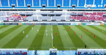 大巴黎戰術(shù)？中國香港隊下半場(chǎng)開(kāi)球直接將球踢出邊線(xiàn)