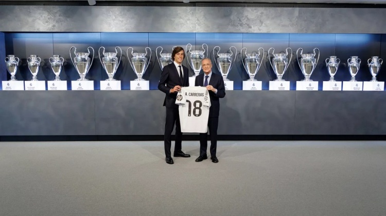 官方：A費將穿皇馬18號球衣，獲贈伯納烏球場(chǎng)模型和手表