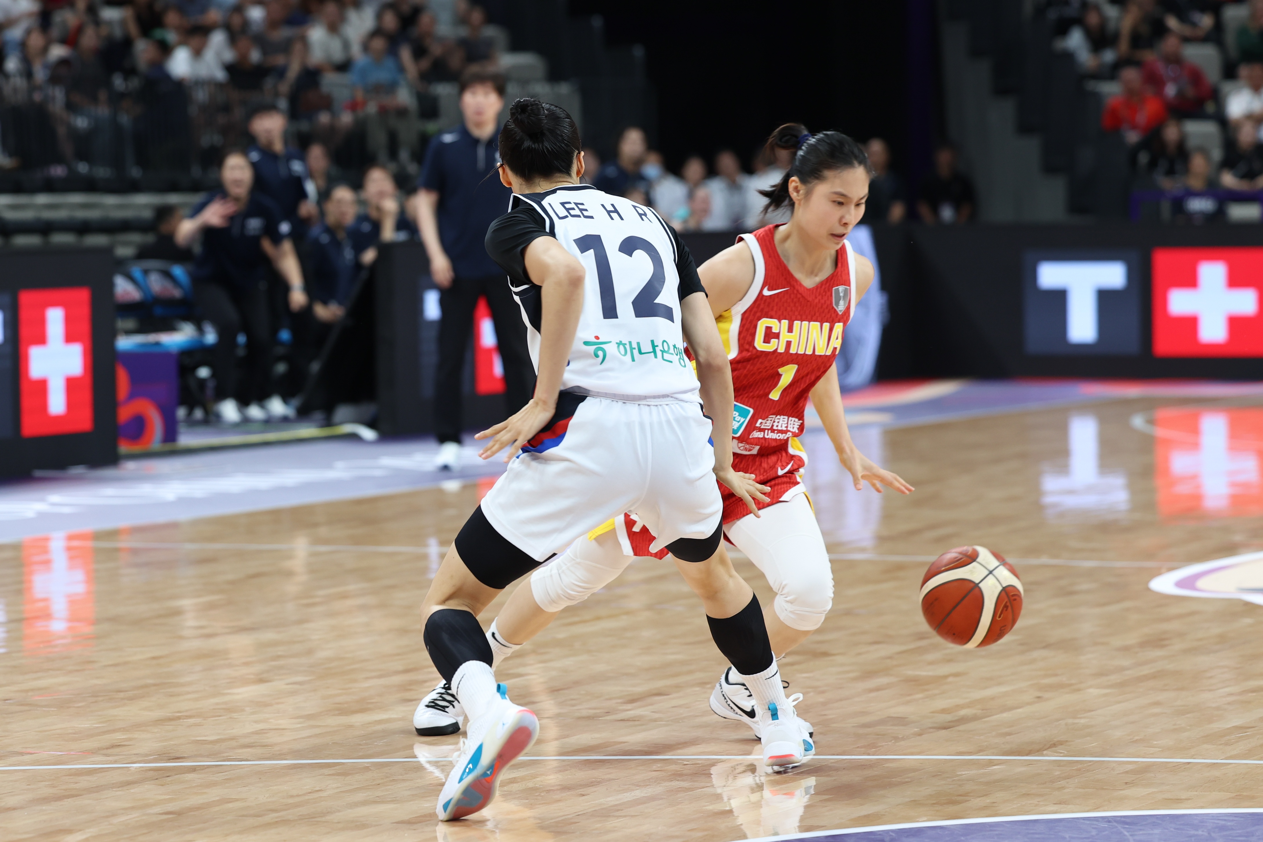 王子星：王思雨助攻盤(pán)活球隊 張子宇在時(shí)如何減少外線(xiàn)漏洞是重點(diǎn)