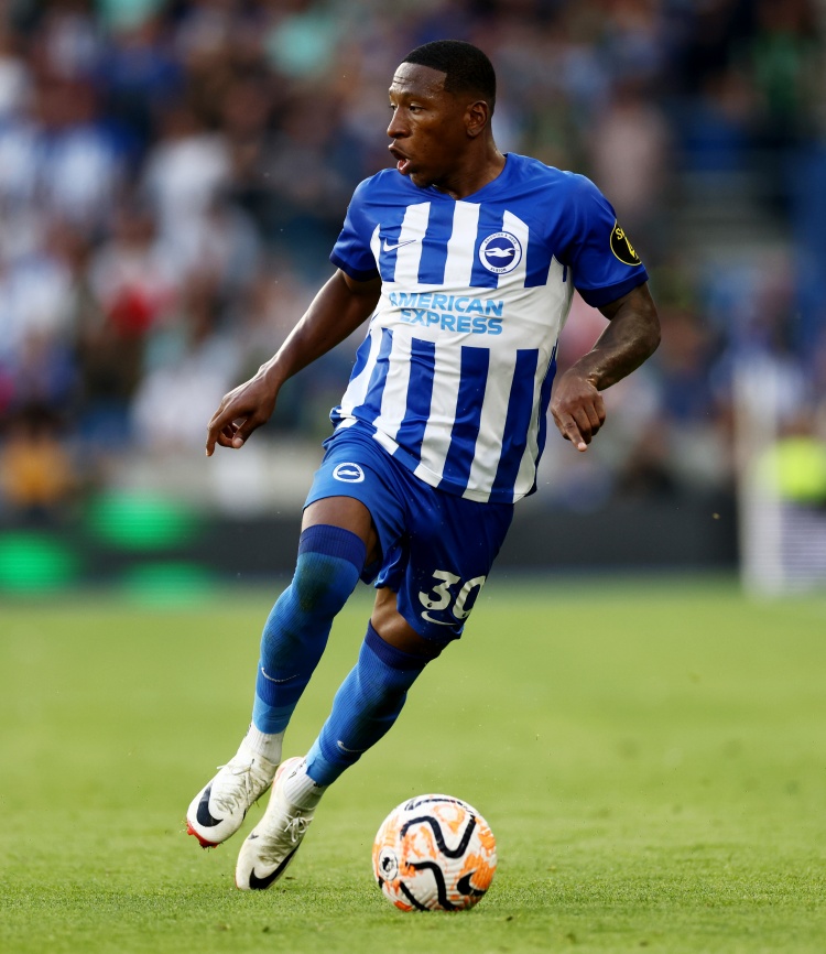 記者：曼聯(lián)和米蘭都有意埃斯圖皮尼安，曼聯(lián)已經(jīng)接觸球員