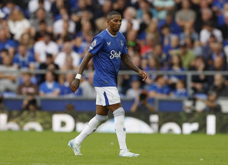 記者：沃特福德有意簽回40歲阿什利-揚，球員渴望回歸