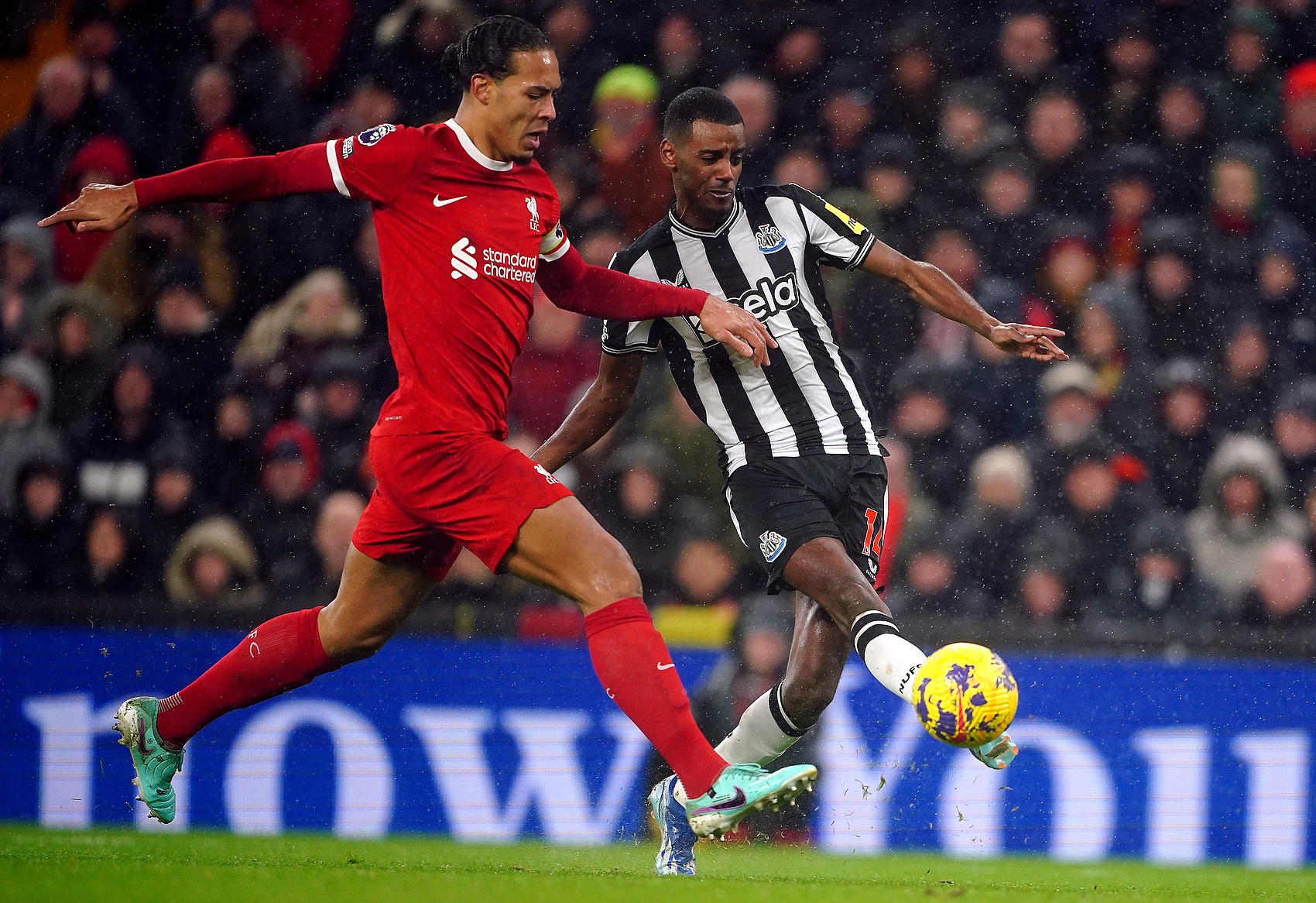 電訊報：紐卡不擔心利物浦覬覦伊薩克，紅軍或截胡?；倏私灰? 
                                         class=