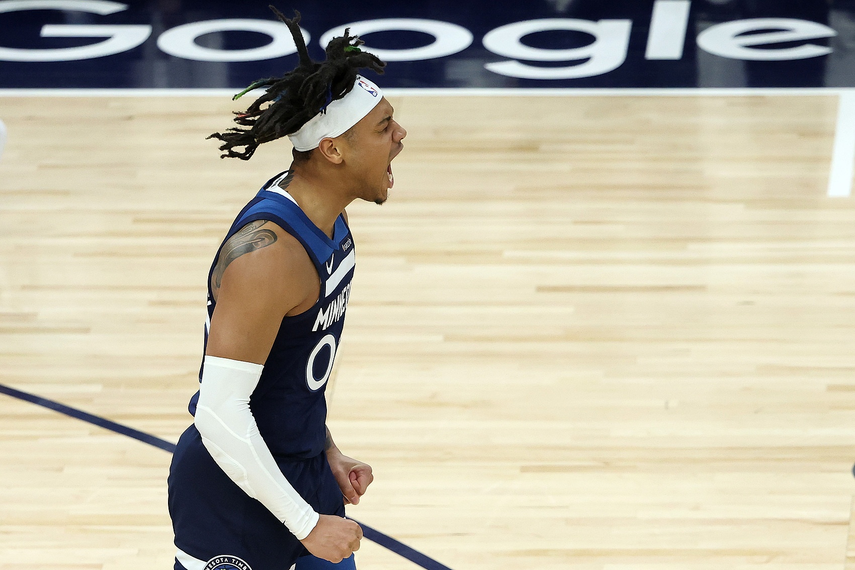 內外開(kāi)花！香農9中6高效砍下全場(chǎng)最高24分外加5板3助 三分3中3