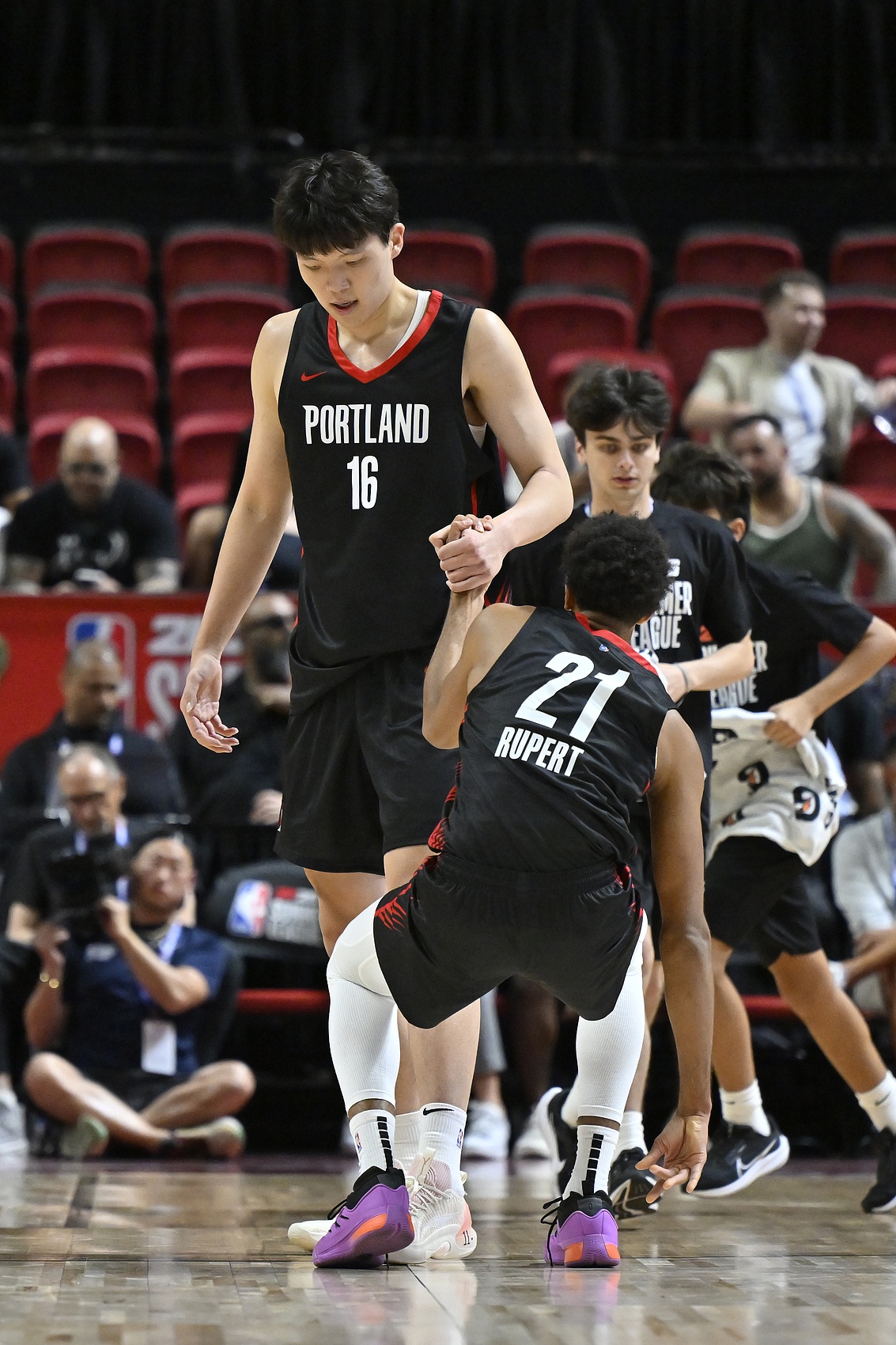 ??楊瀚森：我跟隊里后衛有練擋拆配合 但他們都把我當霍華德用