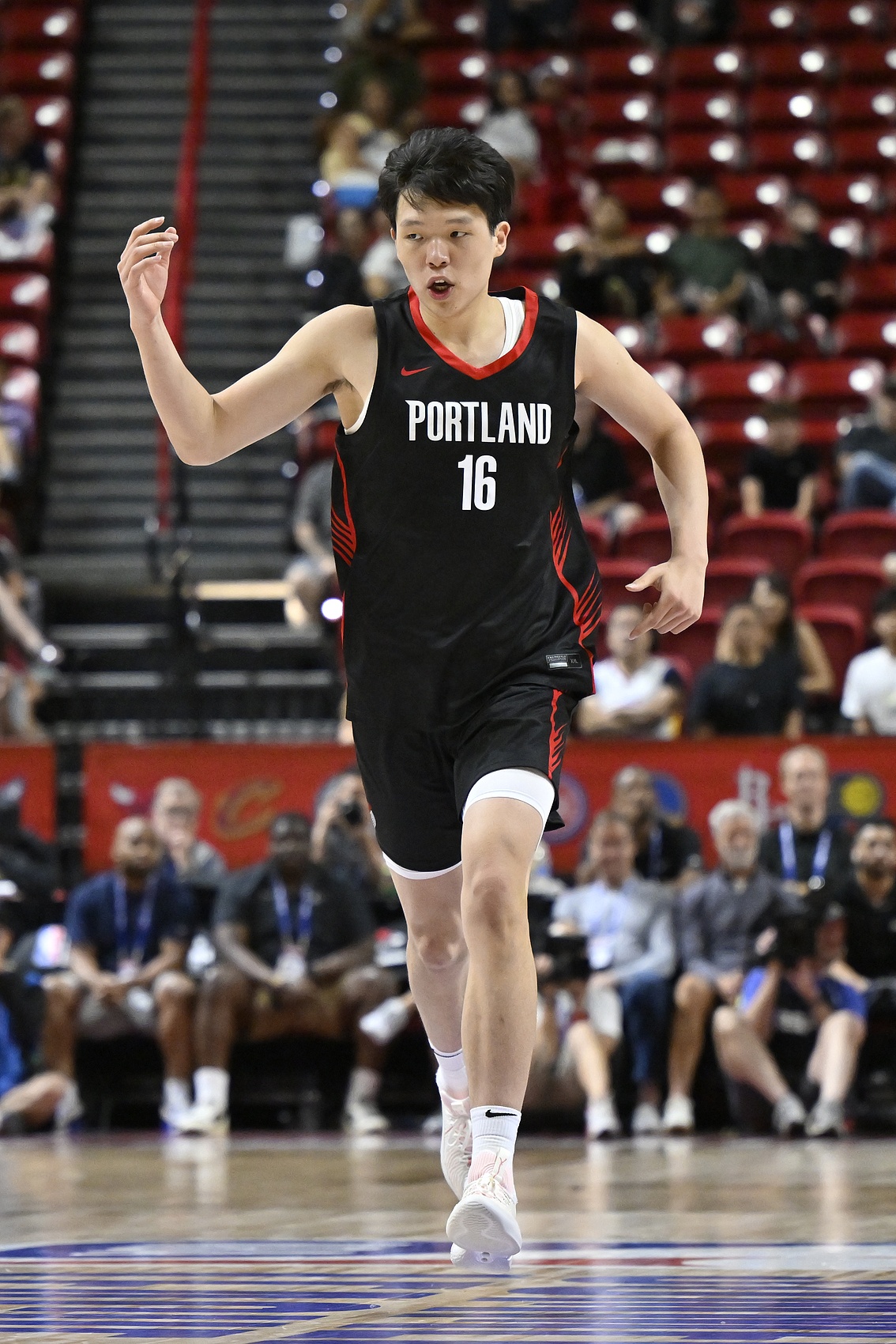 防守真行！楊瀚森首節貢獻3分2板1助2帽 對位的13號秀和米西9中1