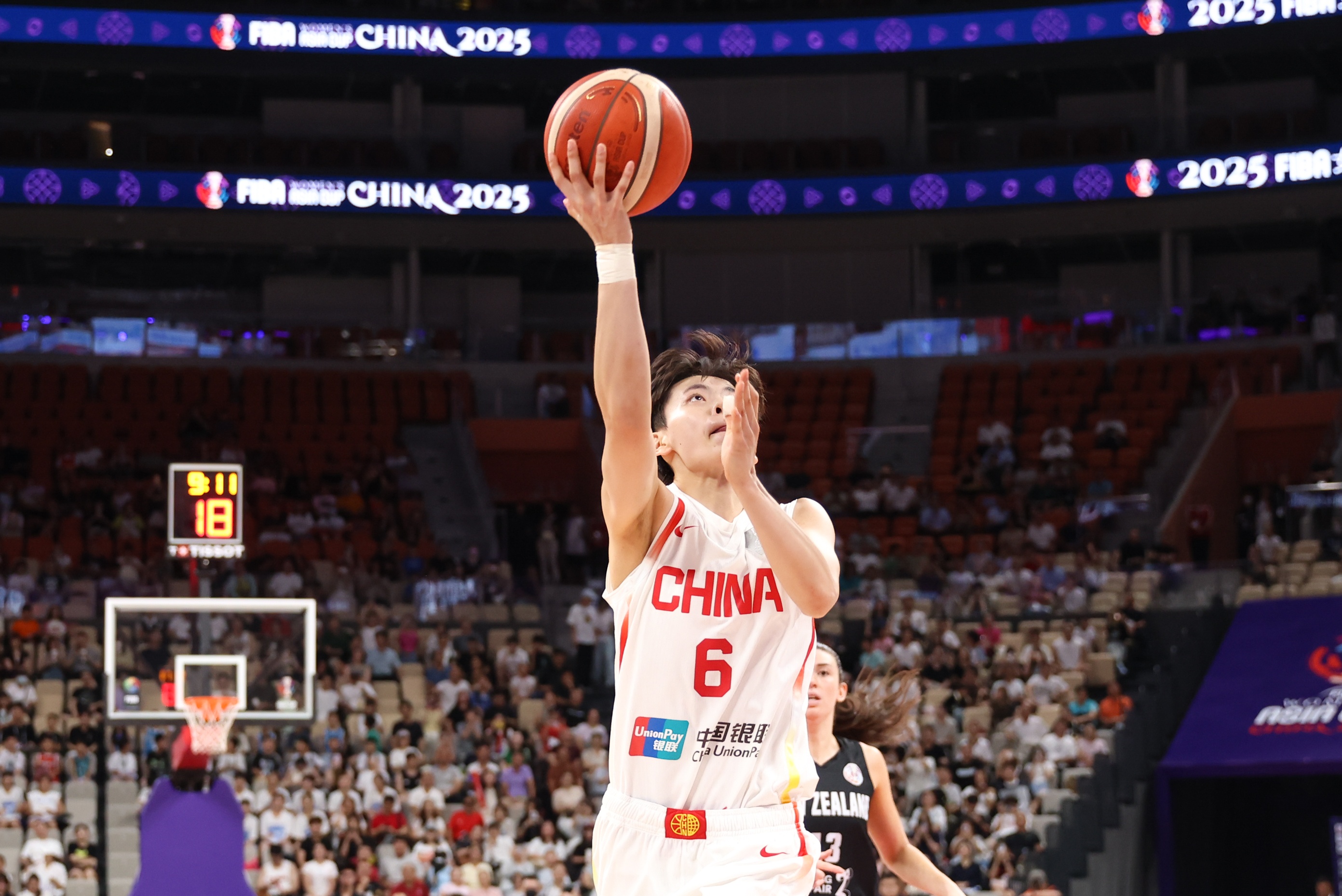 一把尖刀??楊舒予小組賽場(chǎng)均貢獻11分 投籃命中率達54.2%