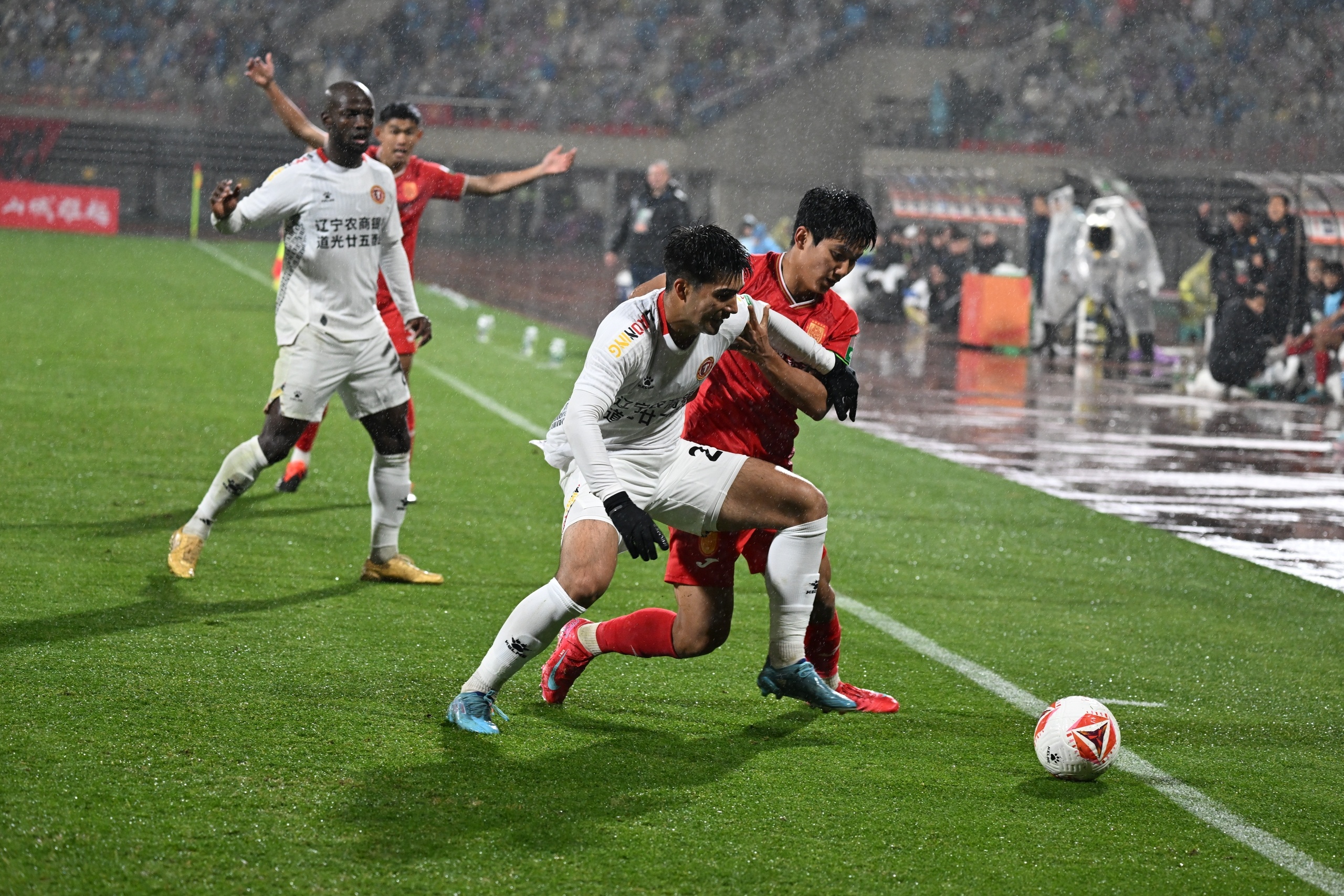 博主：周末的中甲榜首大戰，兩隊獎金基本都加到百萬(wàn)以上了