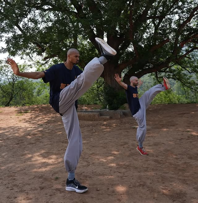 ??文班：在少林寺練武每天踢腿1000多次 這輩子都沒(méi)這么酸痛過(guò)