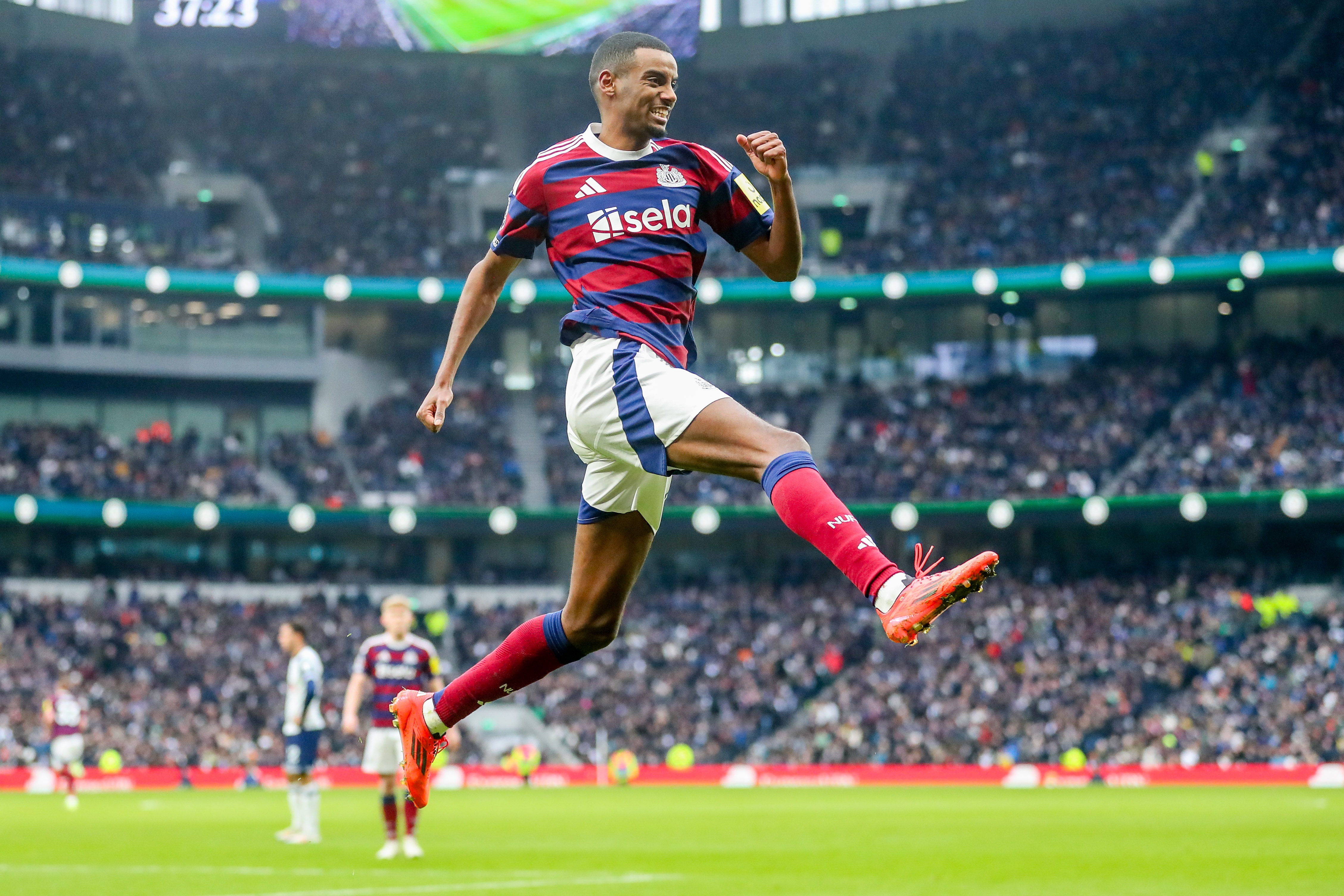 記者：紐卡已退出?；倏藸帄Z戰，現在他們有信心留住伊薩克