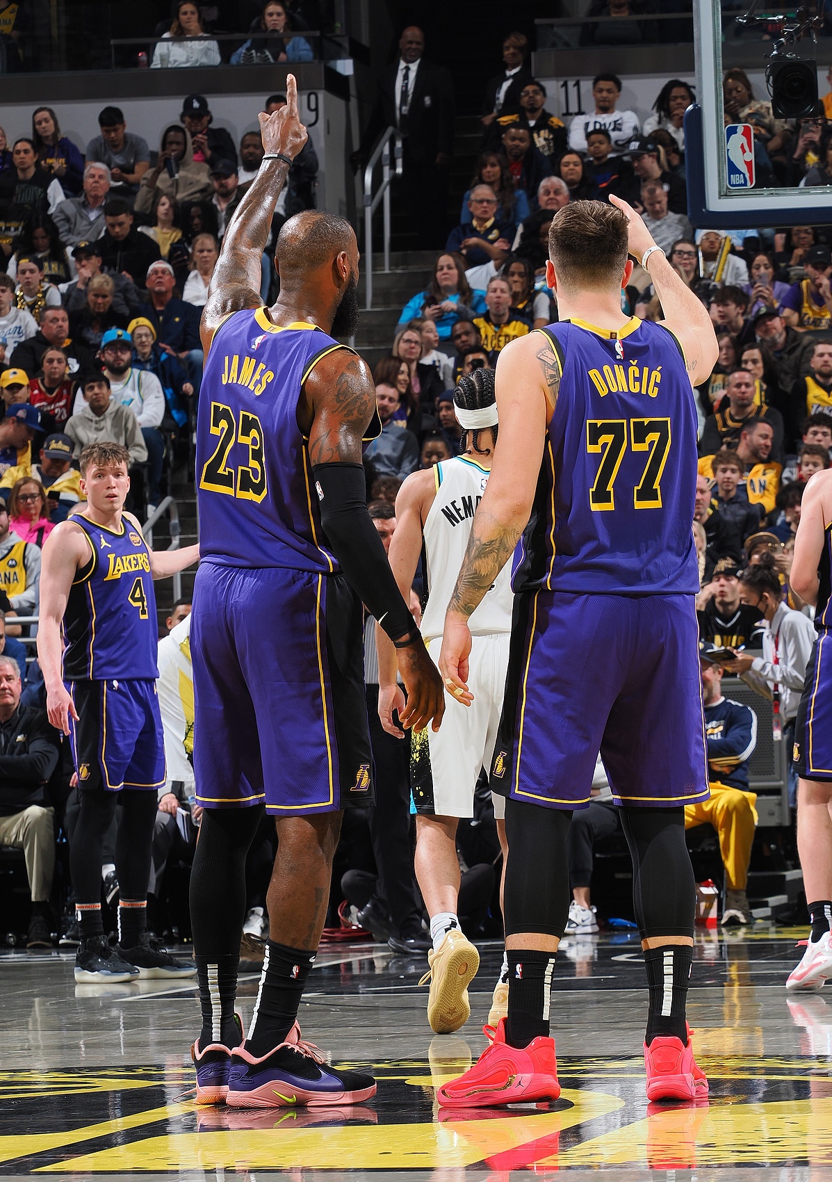 隊記：獨行俠無(wú)意為詹姆斯大換陣容 湖人的首要任務(wù)是續約東契奇