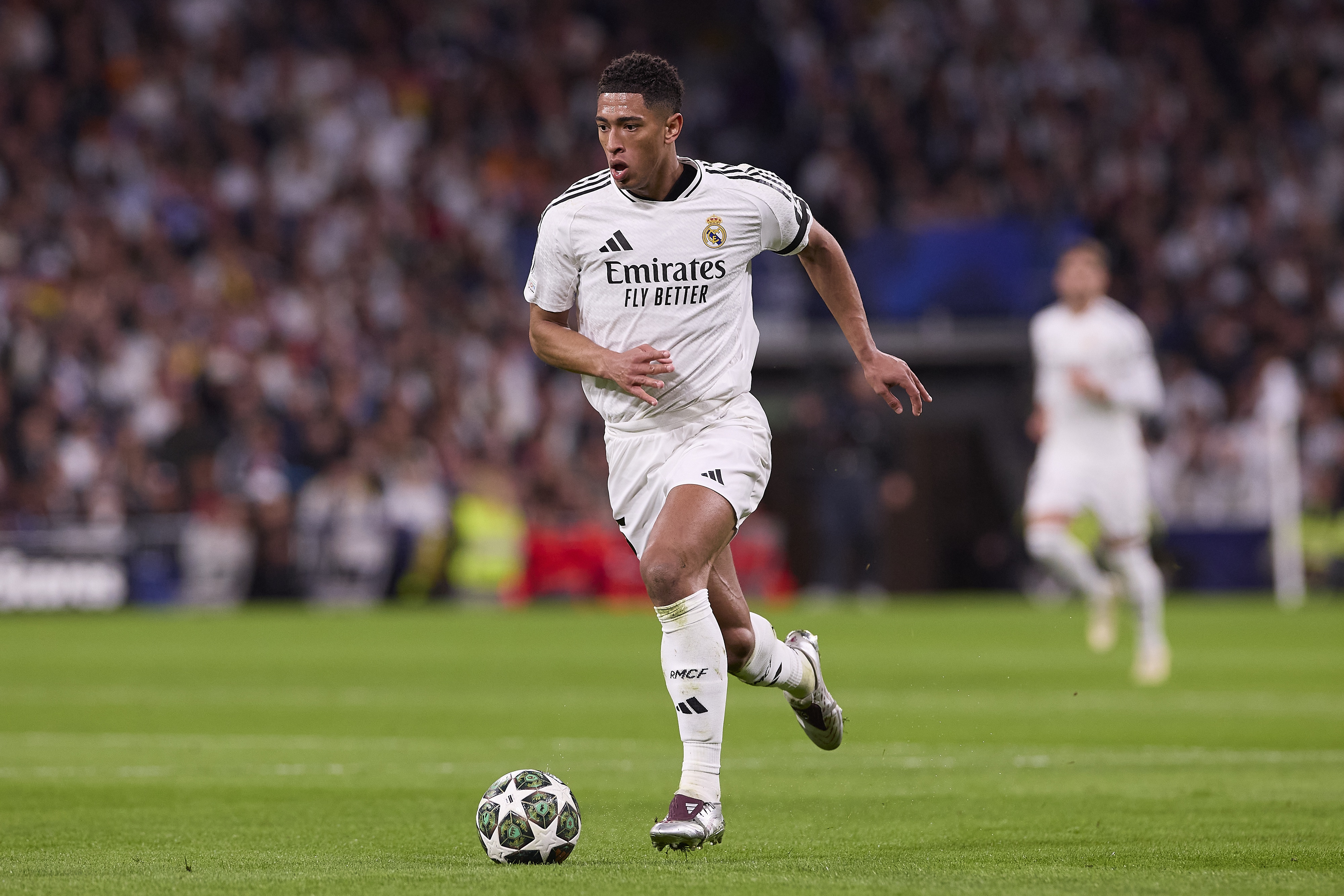 馬卡：貝林厄姆已經(jīng)成功接受了左肩手術(shù)，他預計將在10月中旬復出