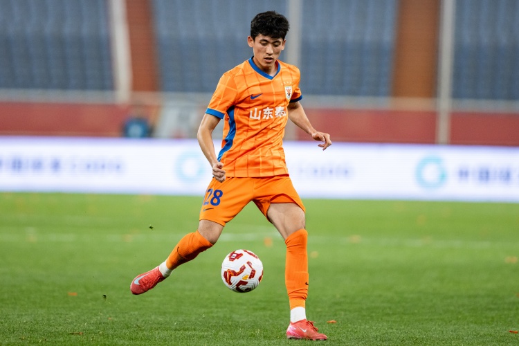 山東泰山球員買(mǎi)烏郎-米吉提租借青島海牛