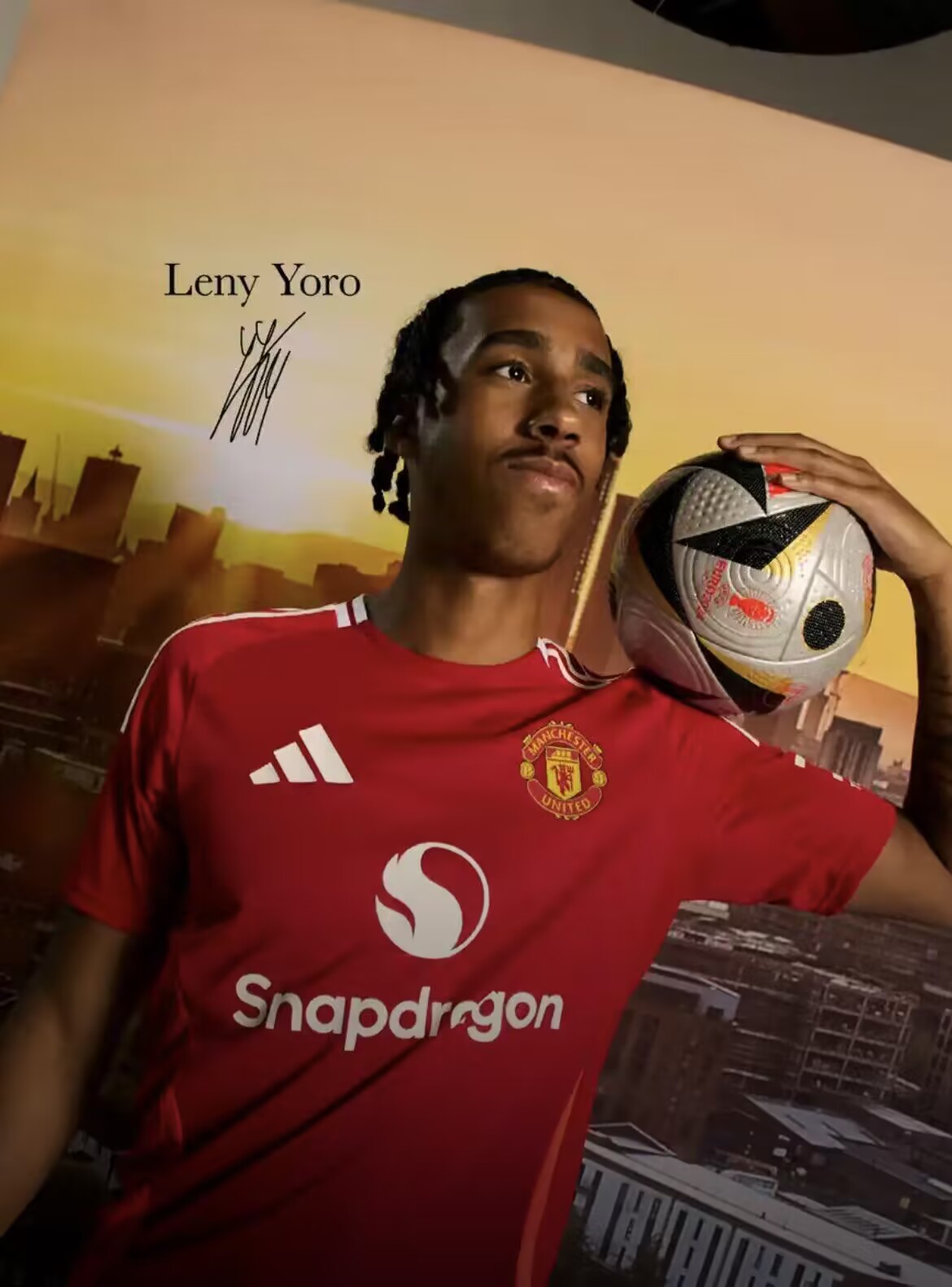 曼聯(lián)社媒祝賀約羅加盟一周年，球員為紅魔出戰33場(chǎng)貢獻1球1助