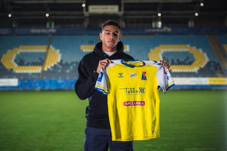 記者：切爾西等隊有意引進(jìn)18歲中衛布萊特-埃德，轉會(huì )費1000萬(wàn)歐