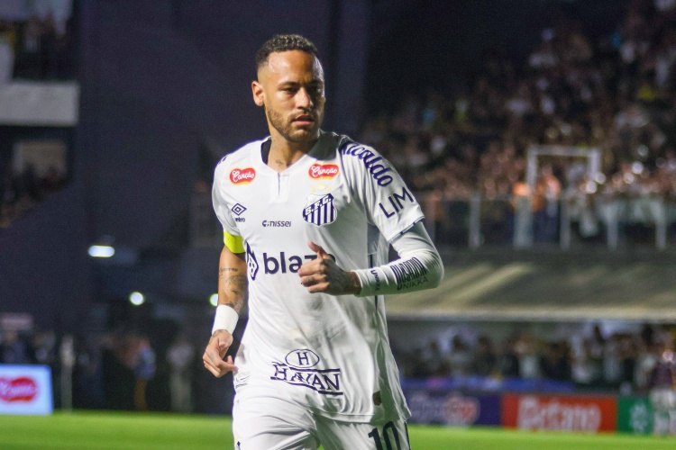 達尼洛被罵雇傭兵，內馬爾懟自家球迷：閉嘴，放尊重點(diǎn)