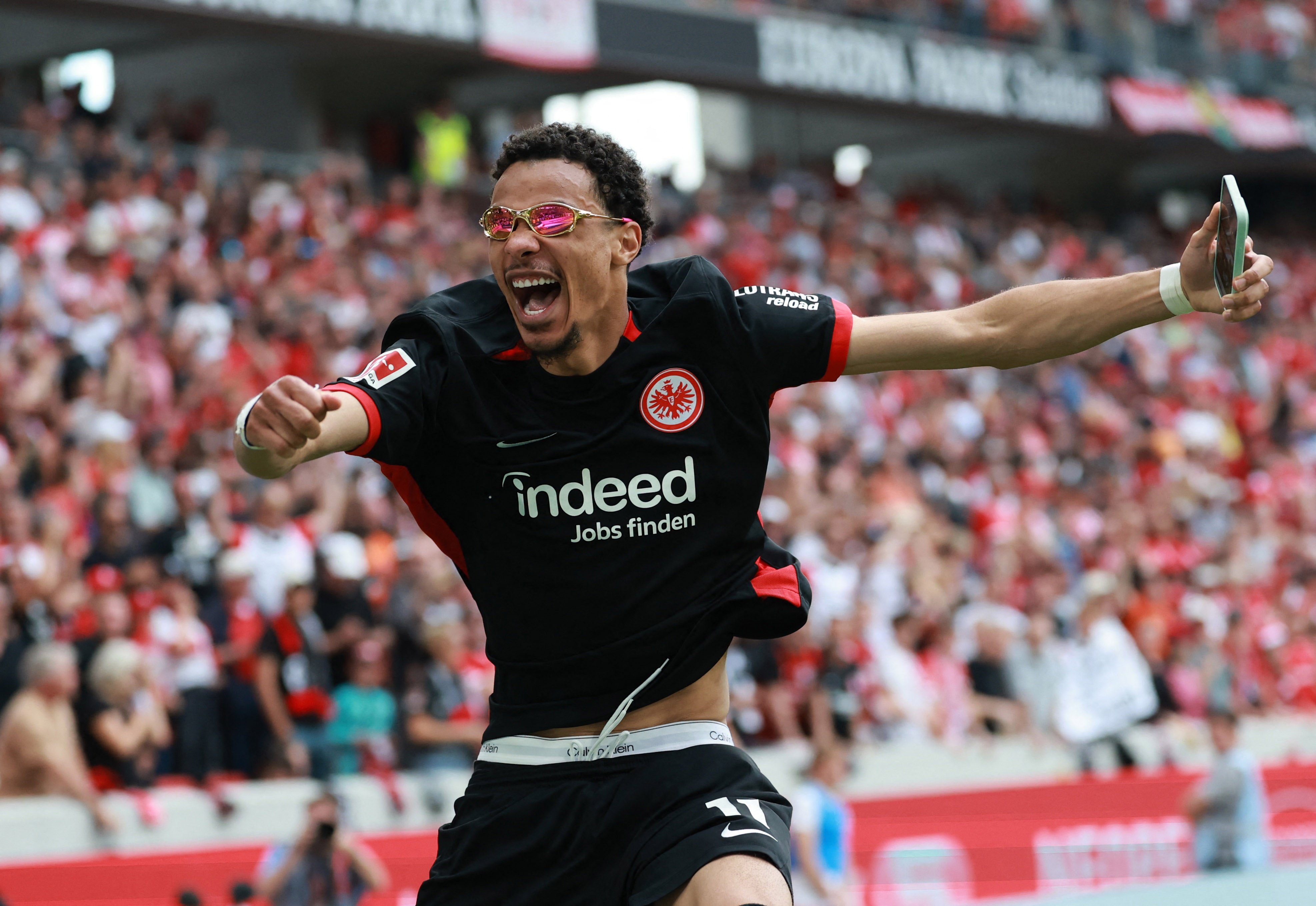 記者：利物浦對簽下?；倏烁械綐?lè )觀(guān)，今日繼續與法蘭克福談判