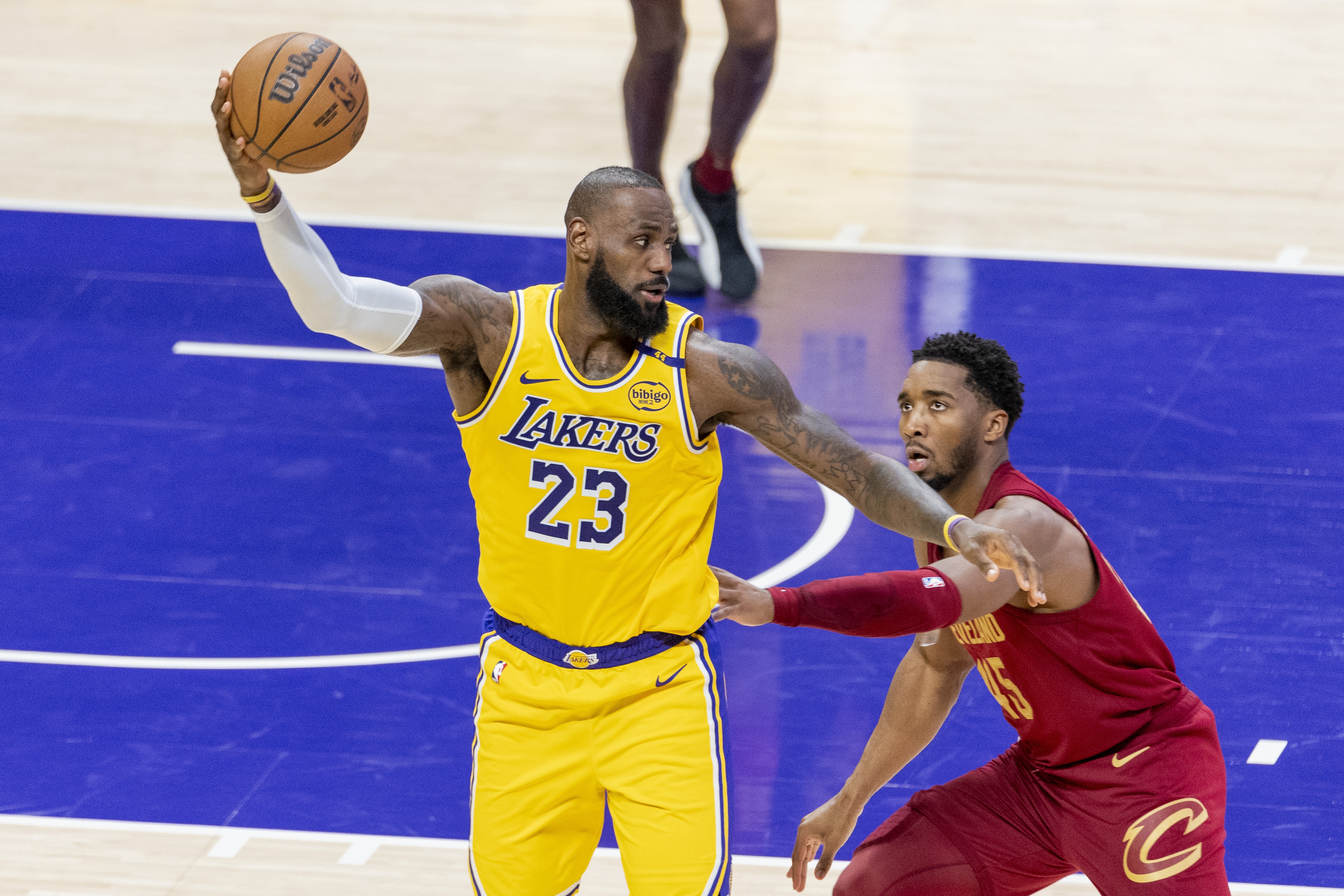 NBA高管：詹姆斯執行球員選項是錯誤的決定 他應以自由身簽約騎士