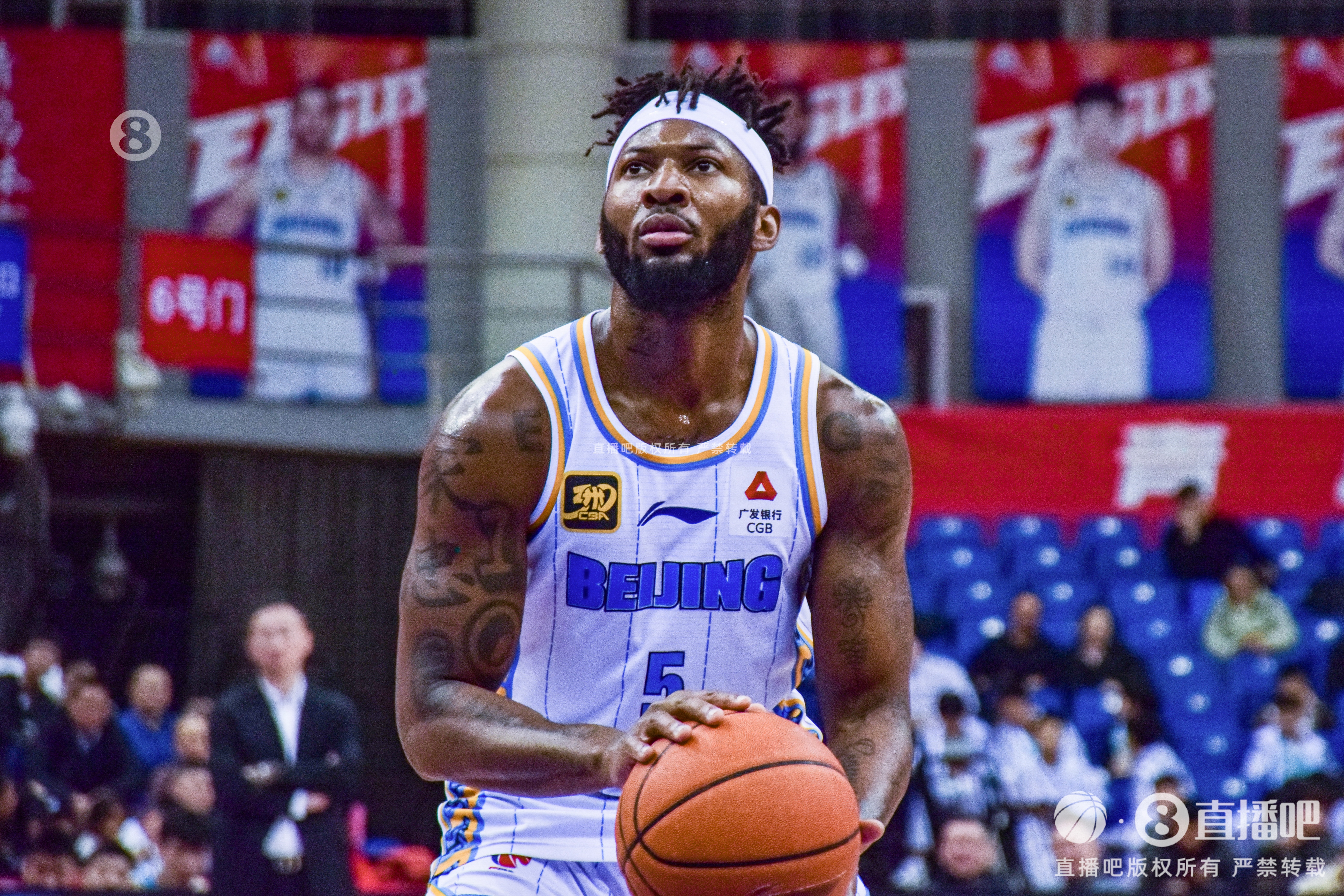 記者：北京男籃大概率上報杰曼和奧莫特兩名外援的優(yōu)先續約權