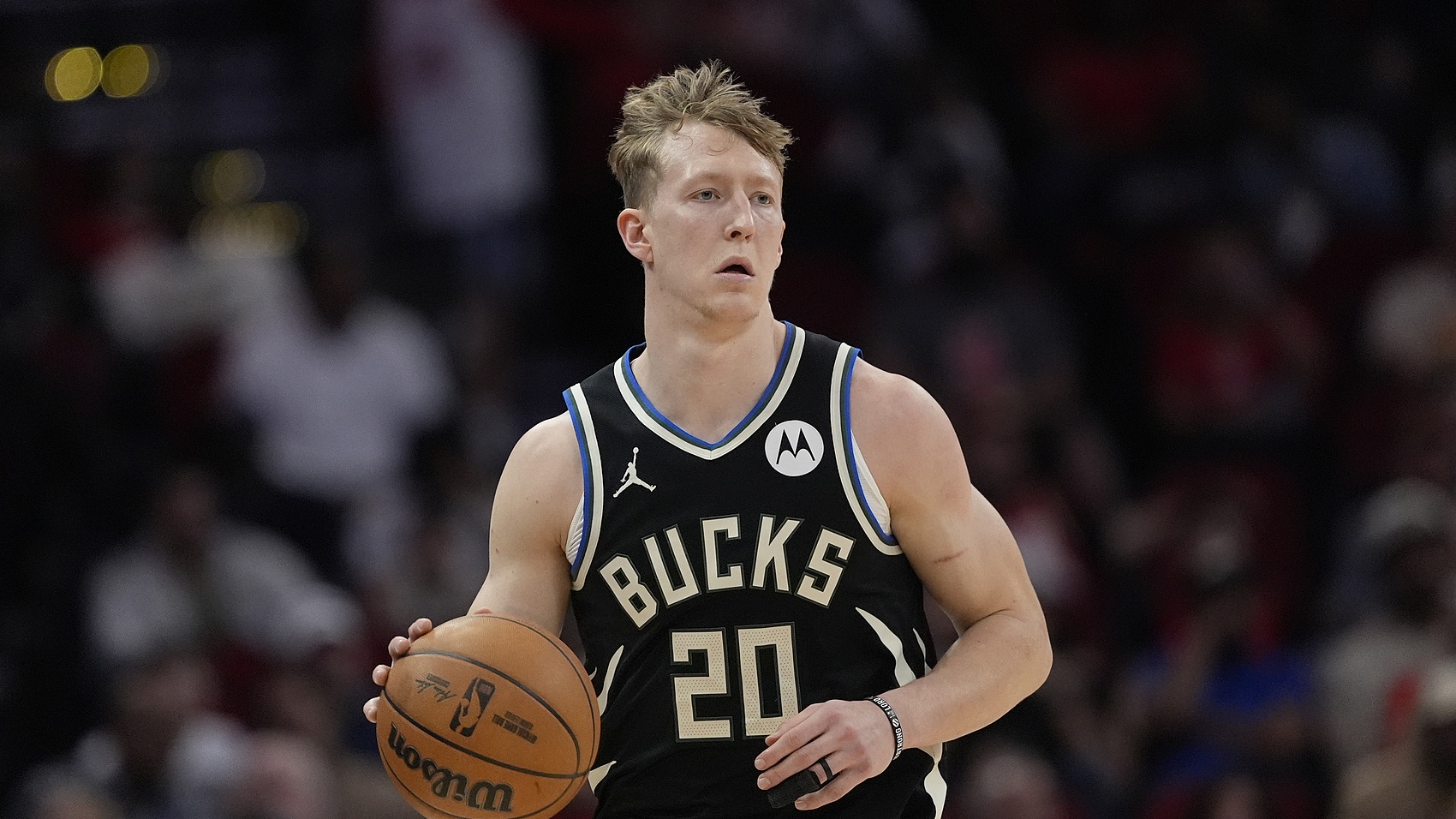 三分命中率42.7%！雄鹿GM：續約AJ-格林將是我們的頭等大事