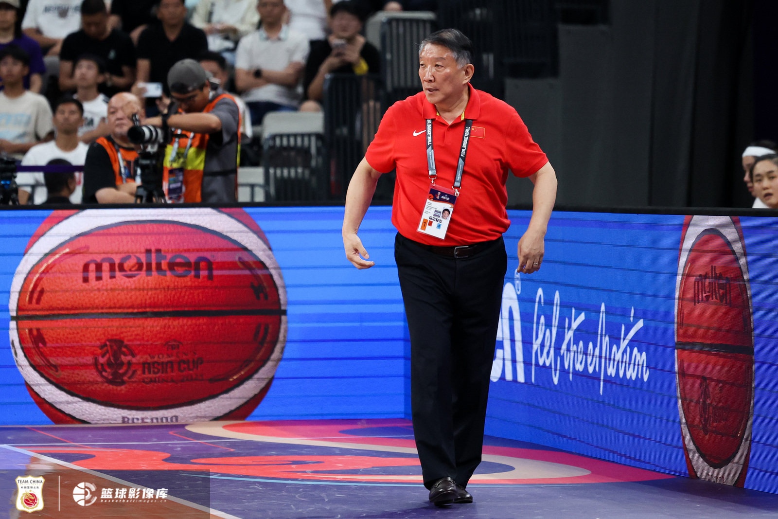 中國女籃上半場(chǎng)打得有些著(zhù)急 有點(diǎn)想一口吃掉對手 需調整一下心態(tài)