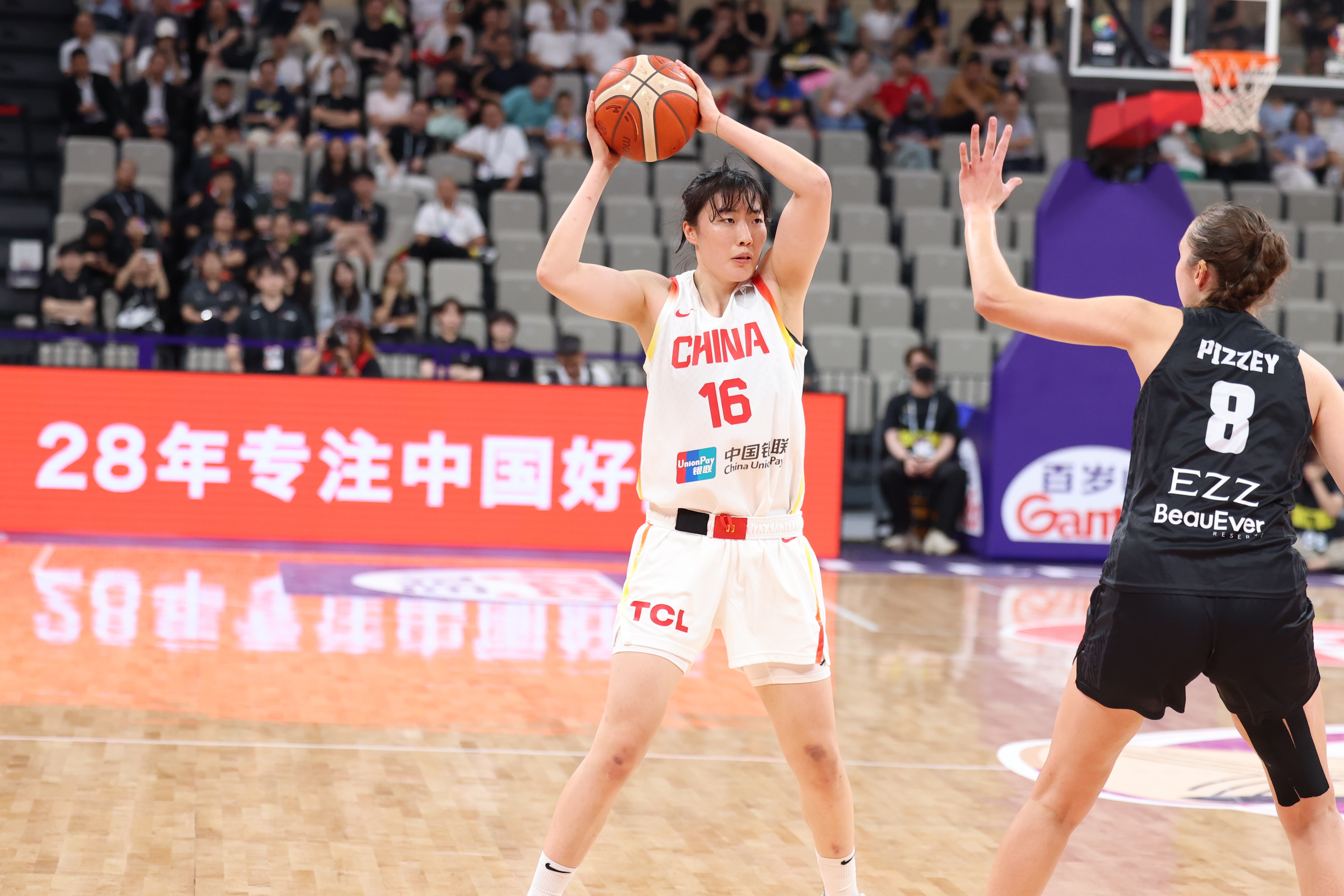 中國女籃上半場(chǎng)三分10中7 羅欣棫5中3&楊力維2中2 韓國女籃10中1