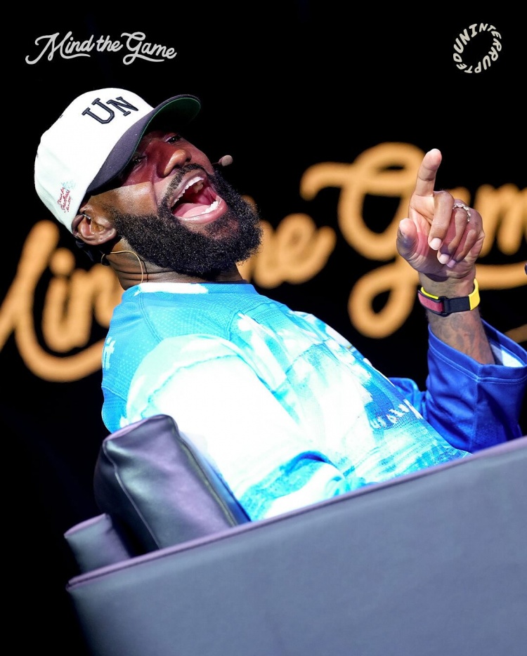 詹姆斯：想奪冠每人都得在自己角色中當MVP且愿意犧牲數據和想法