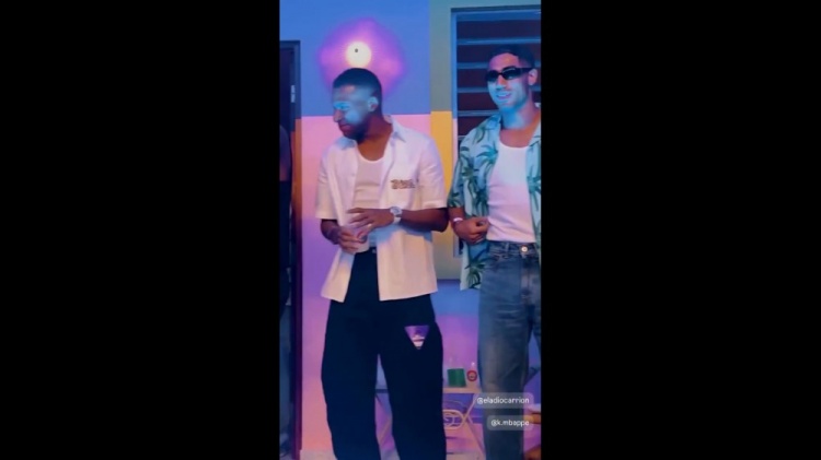 好兄弟，姆巴佩和阿什拉夫一起觀(guān)看Bad Bunny演唱會(huì )