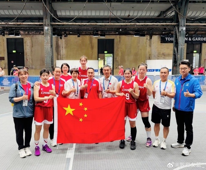 憾負東道主德國隊！中國大學(xué)生三人女籃奪得大運會(huì )銀牌??