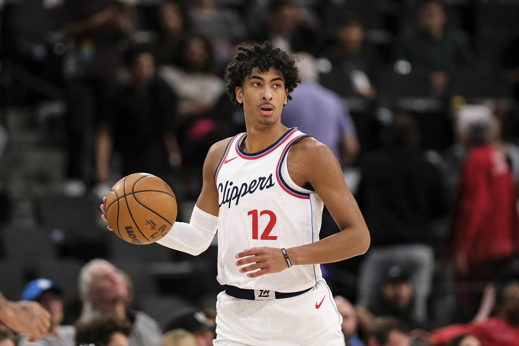 沒(méi)手感！卡梅隆-克里斯蒂半場(chǎng)7中1得3分1板1斷 正負值-20最低