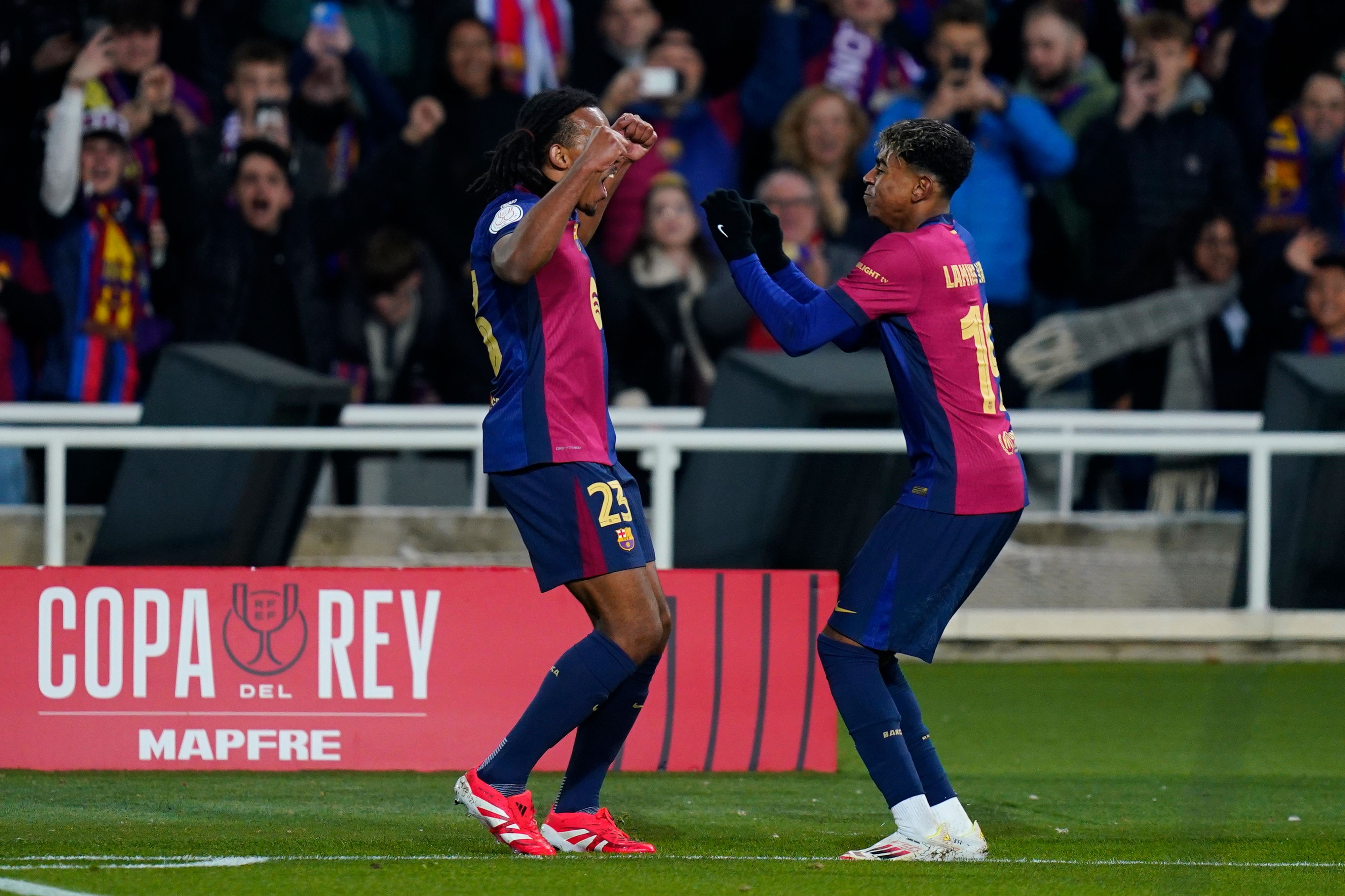 世體：巴薩認為非常接近與孔德達成協(xié)議，他們希望夏窗關(guān)閉前續約